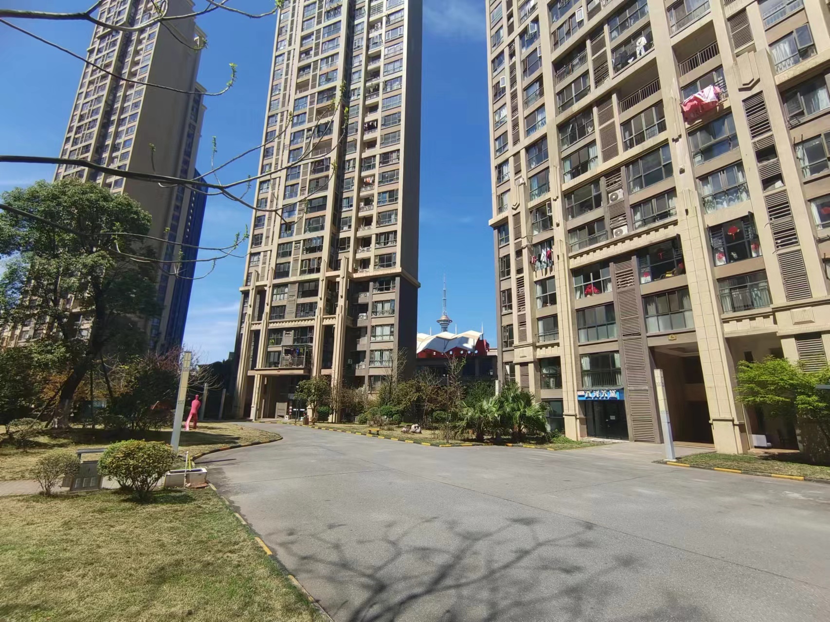 奥园广场  3室2厅2卫    67.8万 奥园广场  3室2厅2卫    67.8万室内图