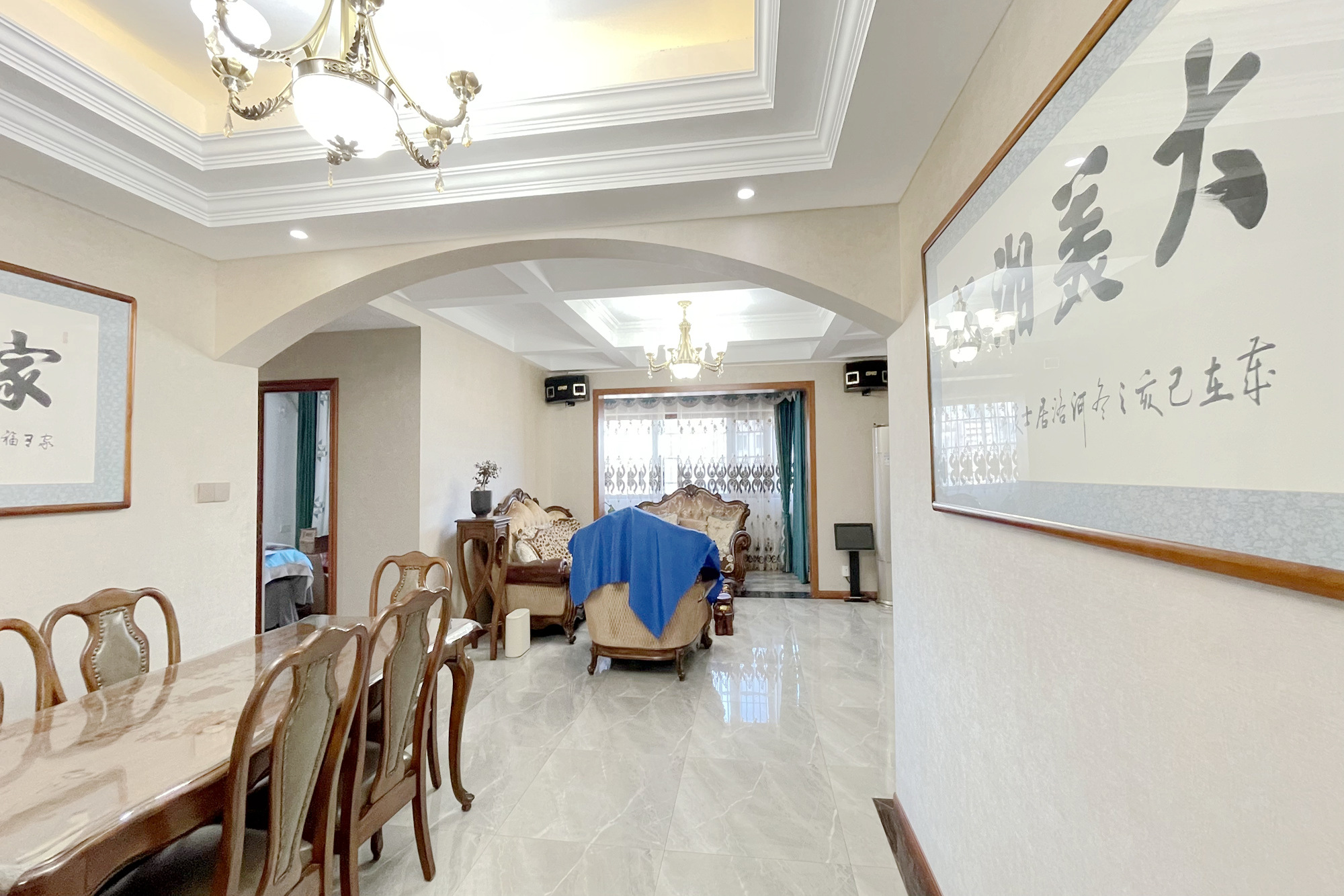 银海大厦  4室2厅2卫   170.00万厨房