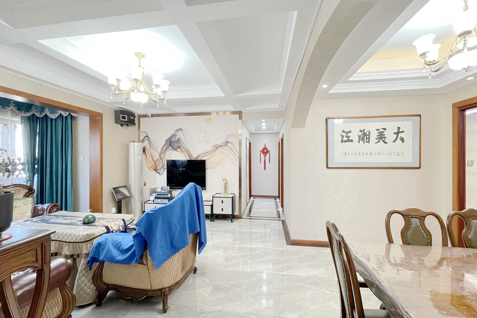 银海大厦  4室2厅2卫   170.00万客厅