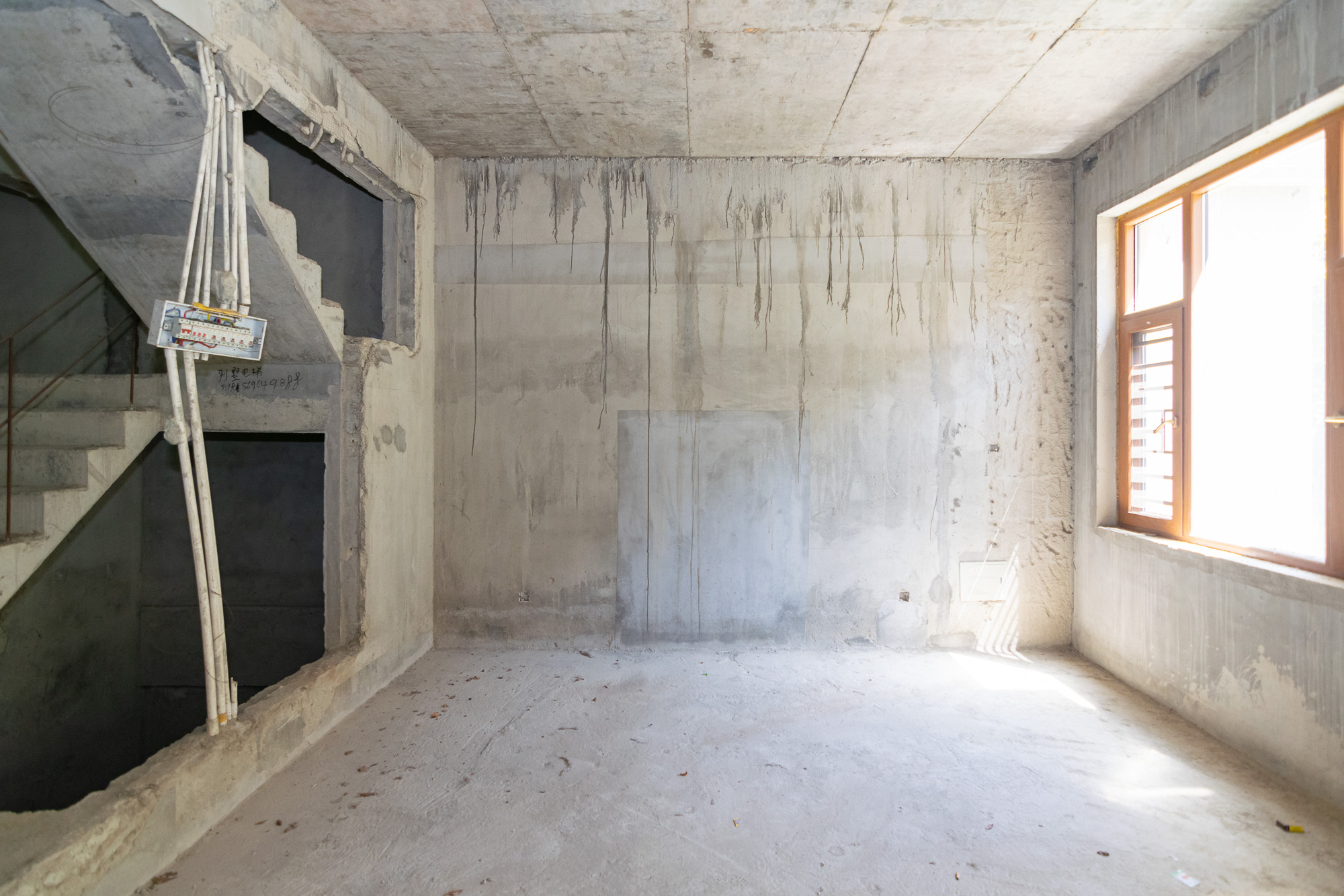 润和紫郡一期  6室3厅2卫    258.0万 润和紫郡一期  6室3厅2卫    258.0万客厅