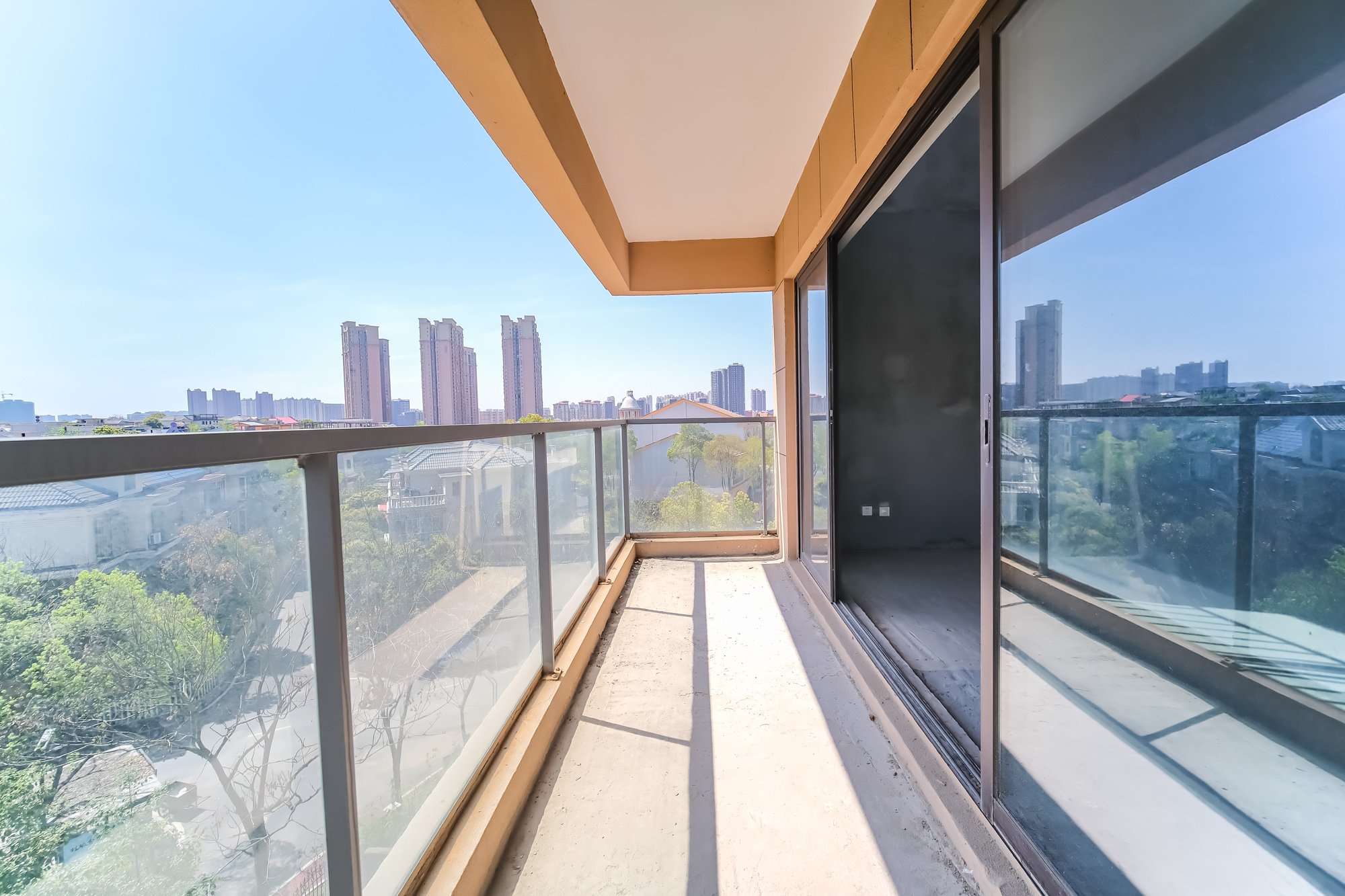 合能枫丹新里 5室2厅2卫 156.0万 合能枫丹新里 5室2厅2卫 156.0万阳台