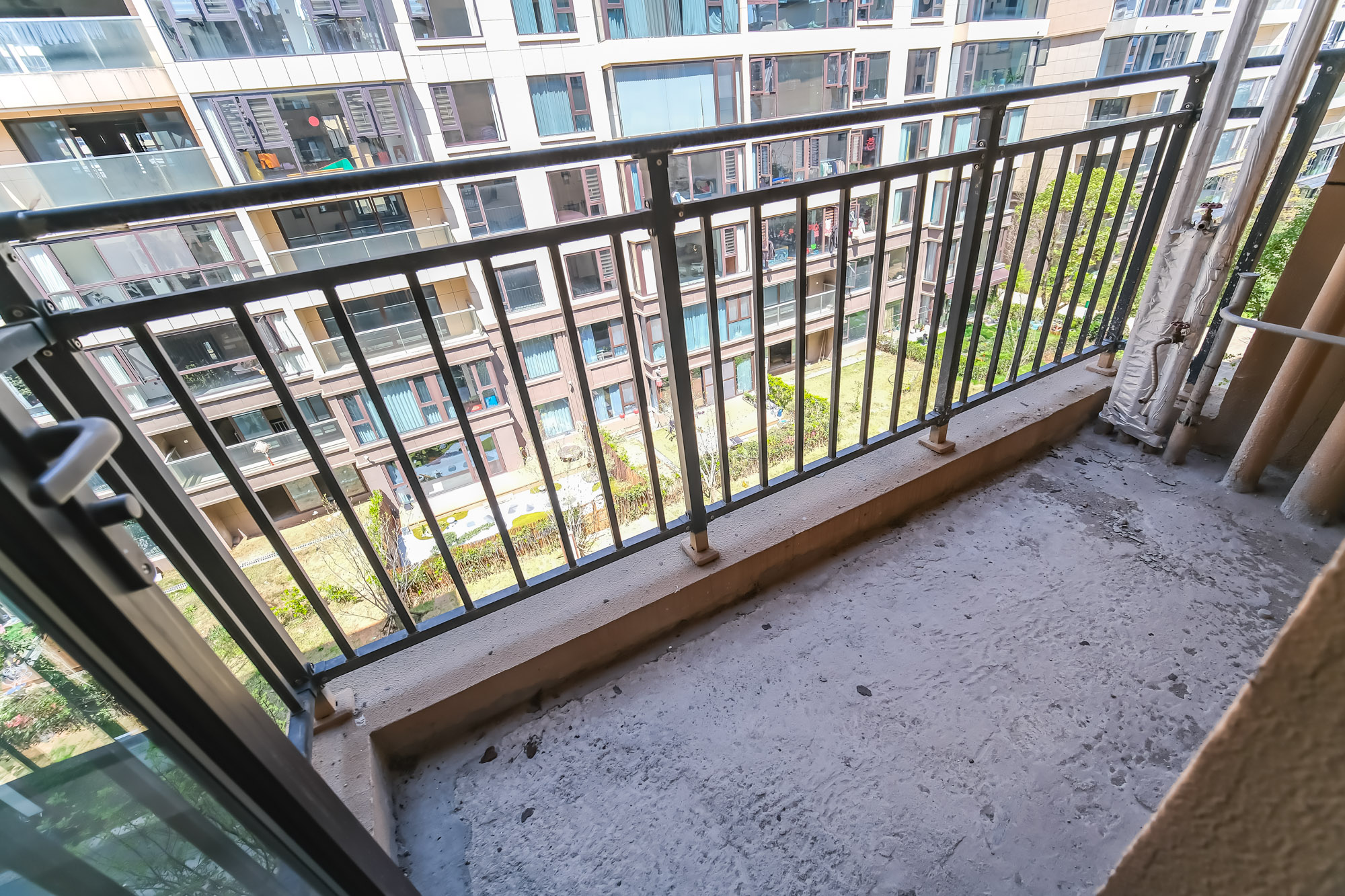 合能枫丹新里 5室2厅2卫 156.0万 合能枫丹新里 5室2厅2卫 156.0万阳台