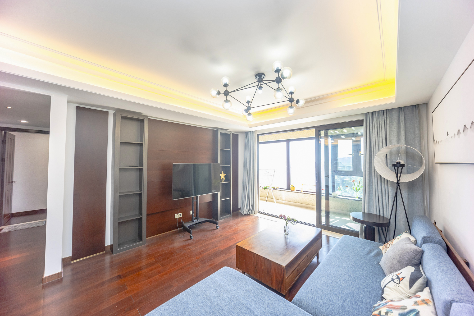 万科紫台  3室2厅2卫   267.00万客厅