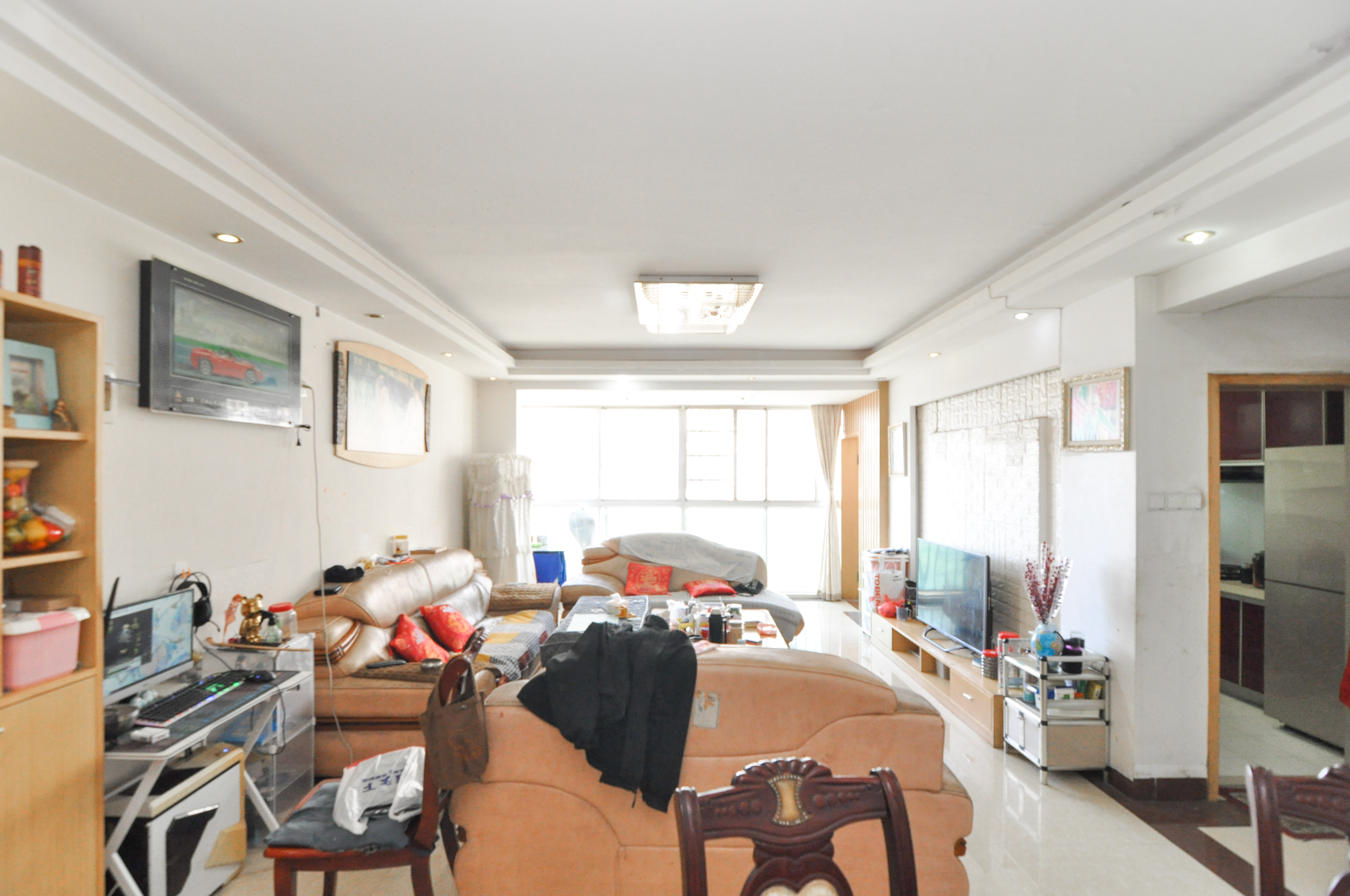 麓谷加州阳光  3室2厅2卫   98.00万客厅
