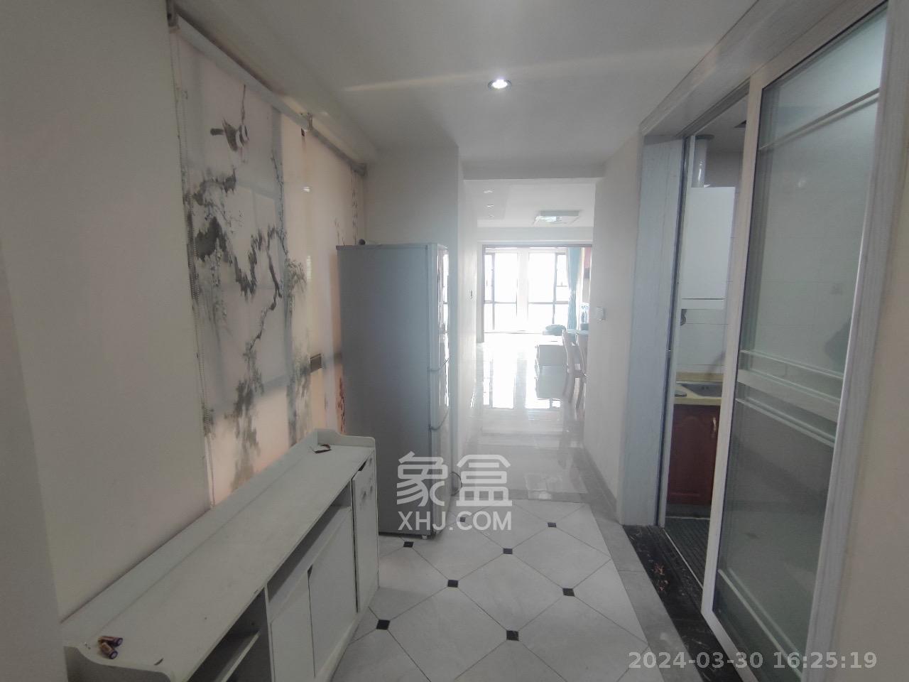 鸿运佳苑  3室2厅2卫   2400.00元/月室内图