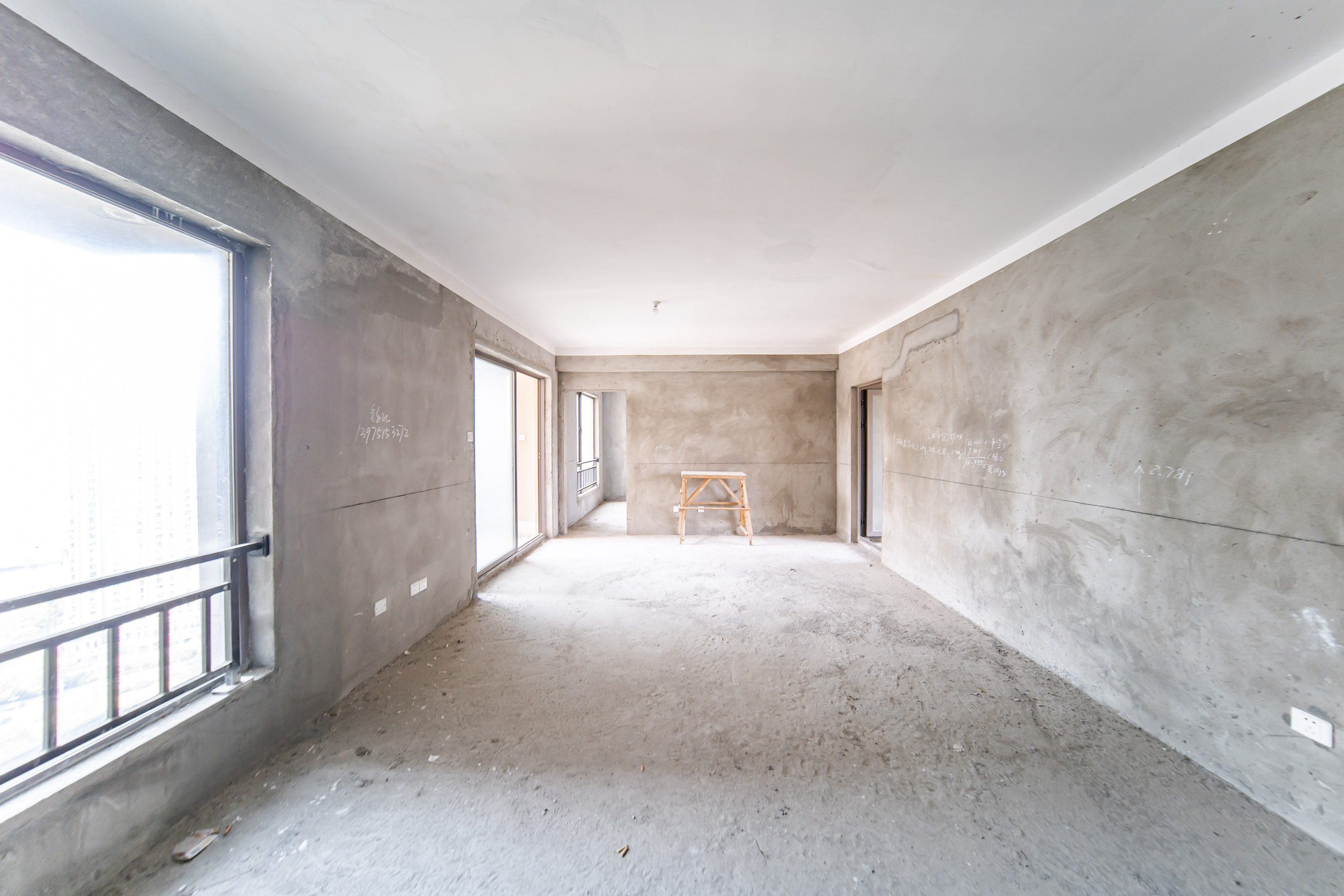 合能洋湖公馆  3室2厅3卫    86.0万 合能洋湖公馆  3室2厅3卫    86.0万客厅