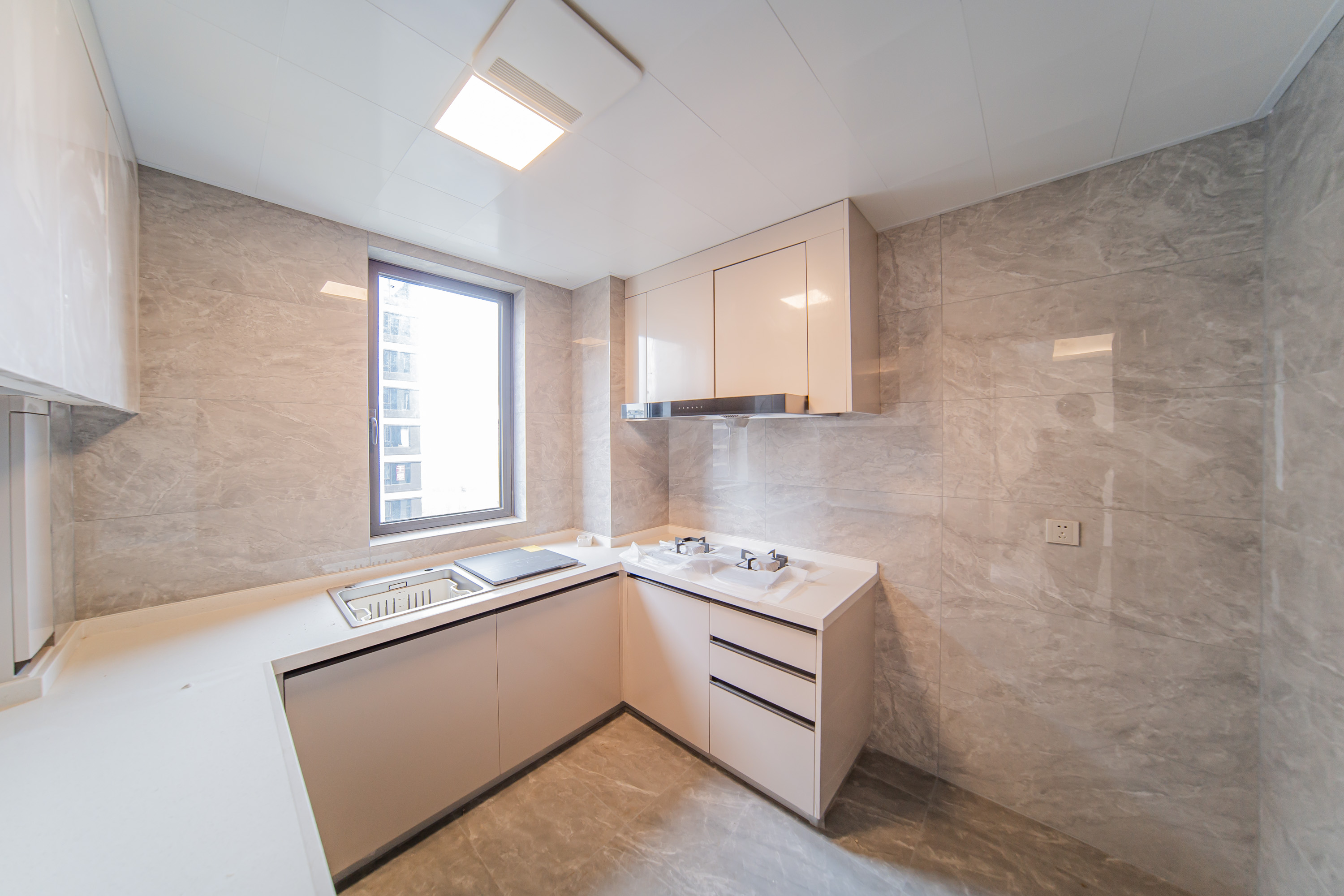 建发电建江山悦  4室2厅2卫    158.9万厨房