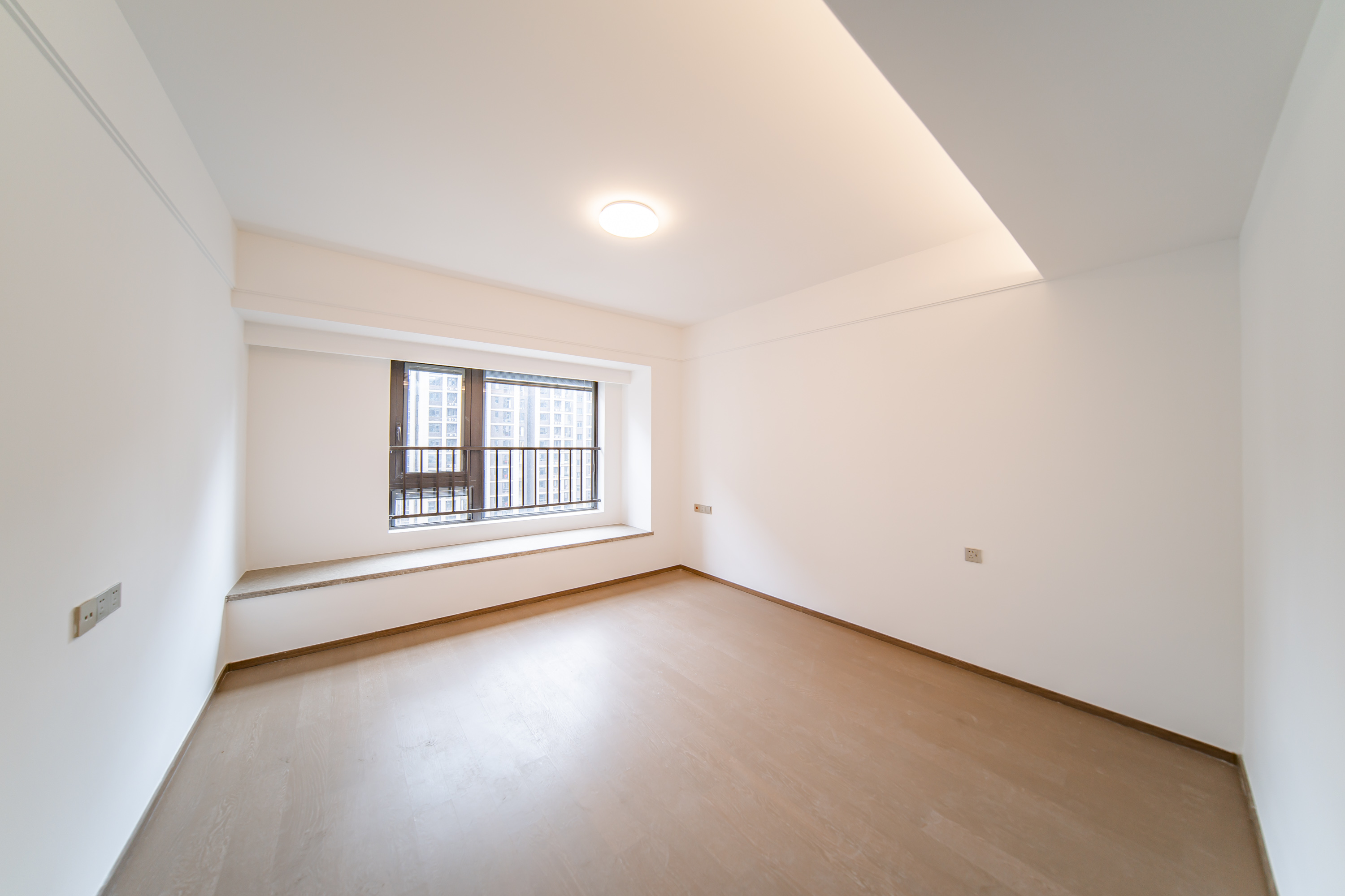 建发电建江山悦  4室2厅2卫    158.9万卧室