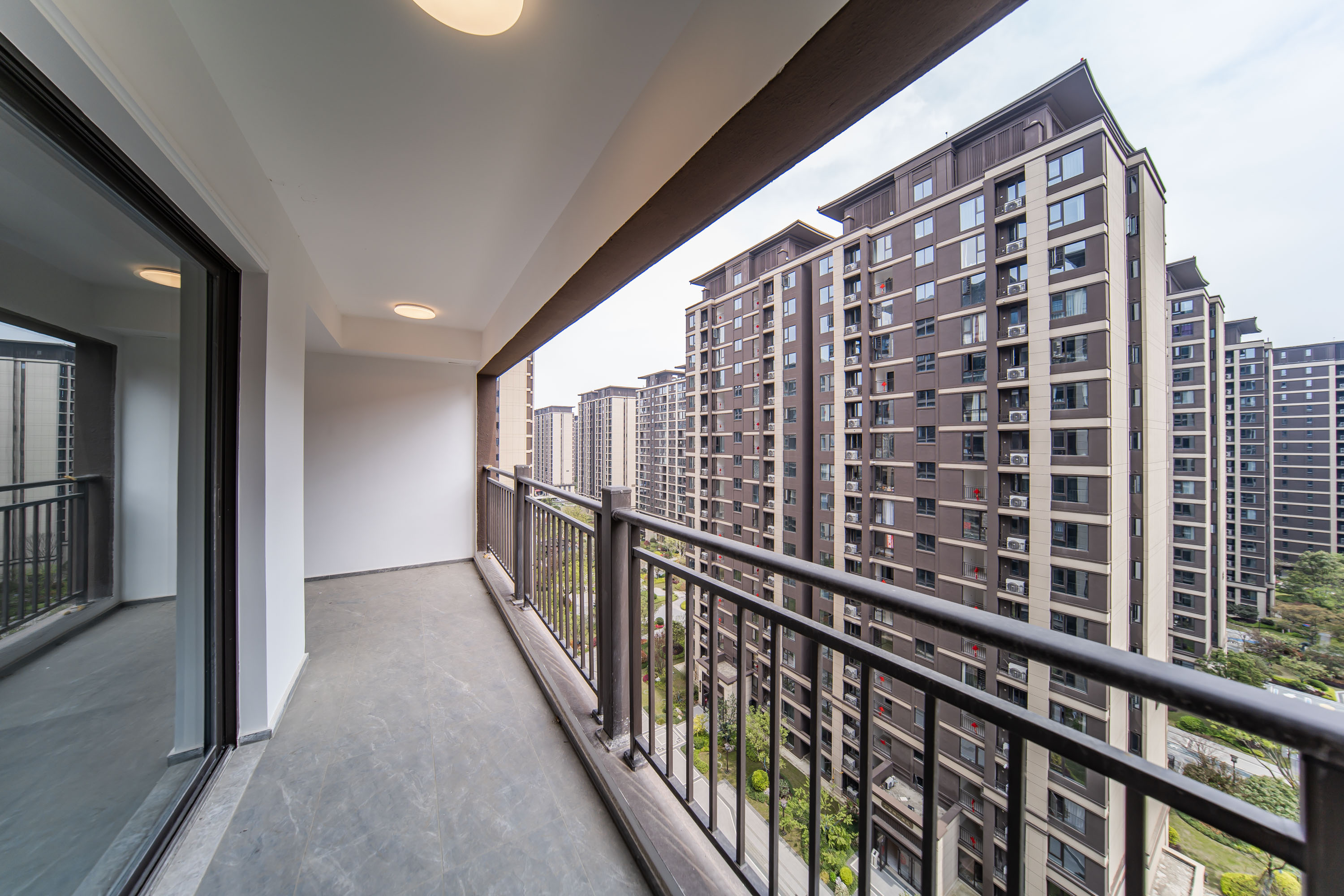 建发电建江山悦  4室2厅2卫    158.9万阳台