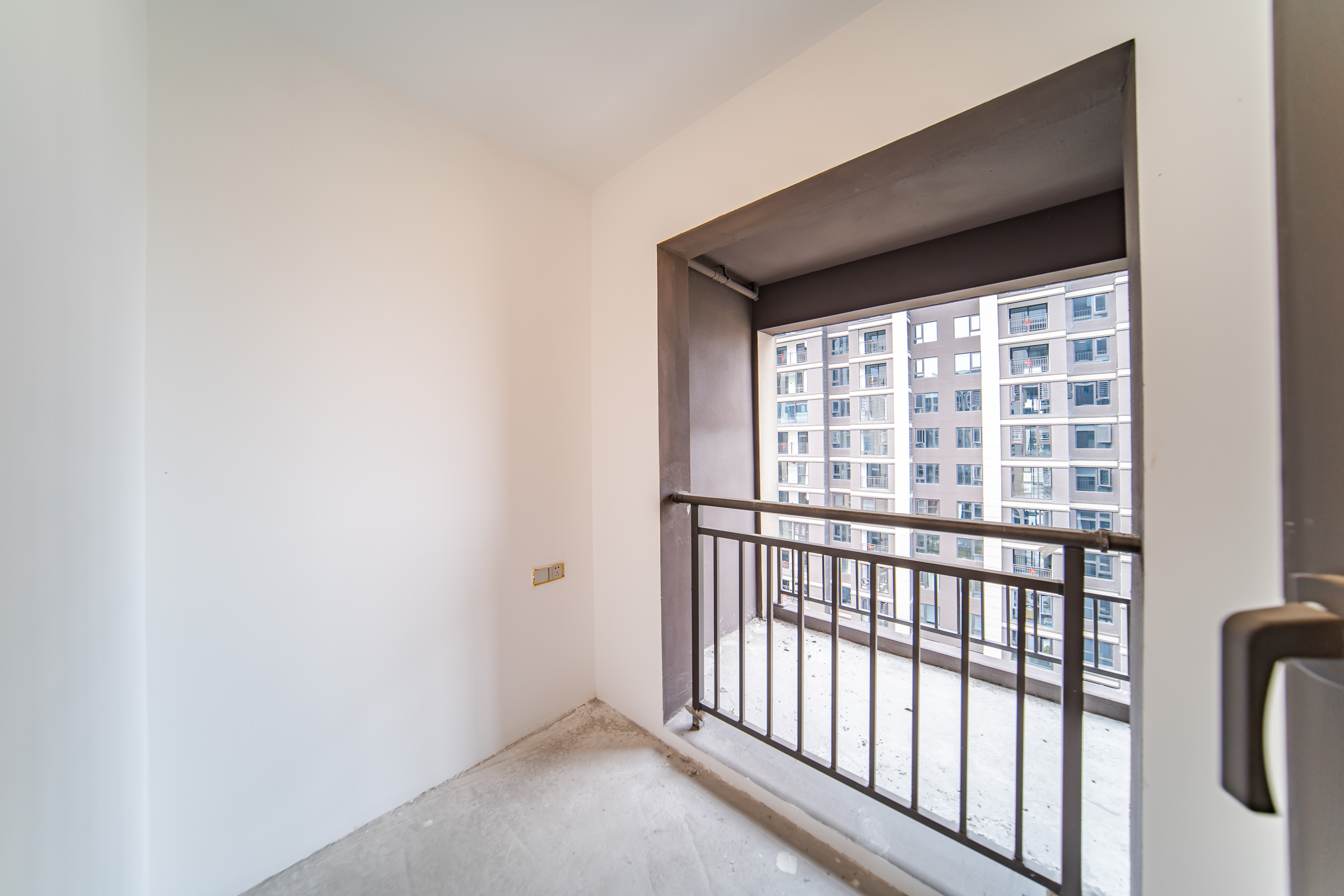 建发电建江山悦  4室2厅2卫    158.9万阳台