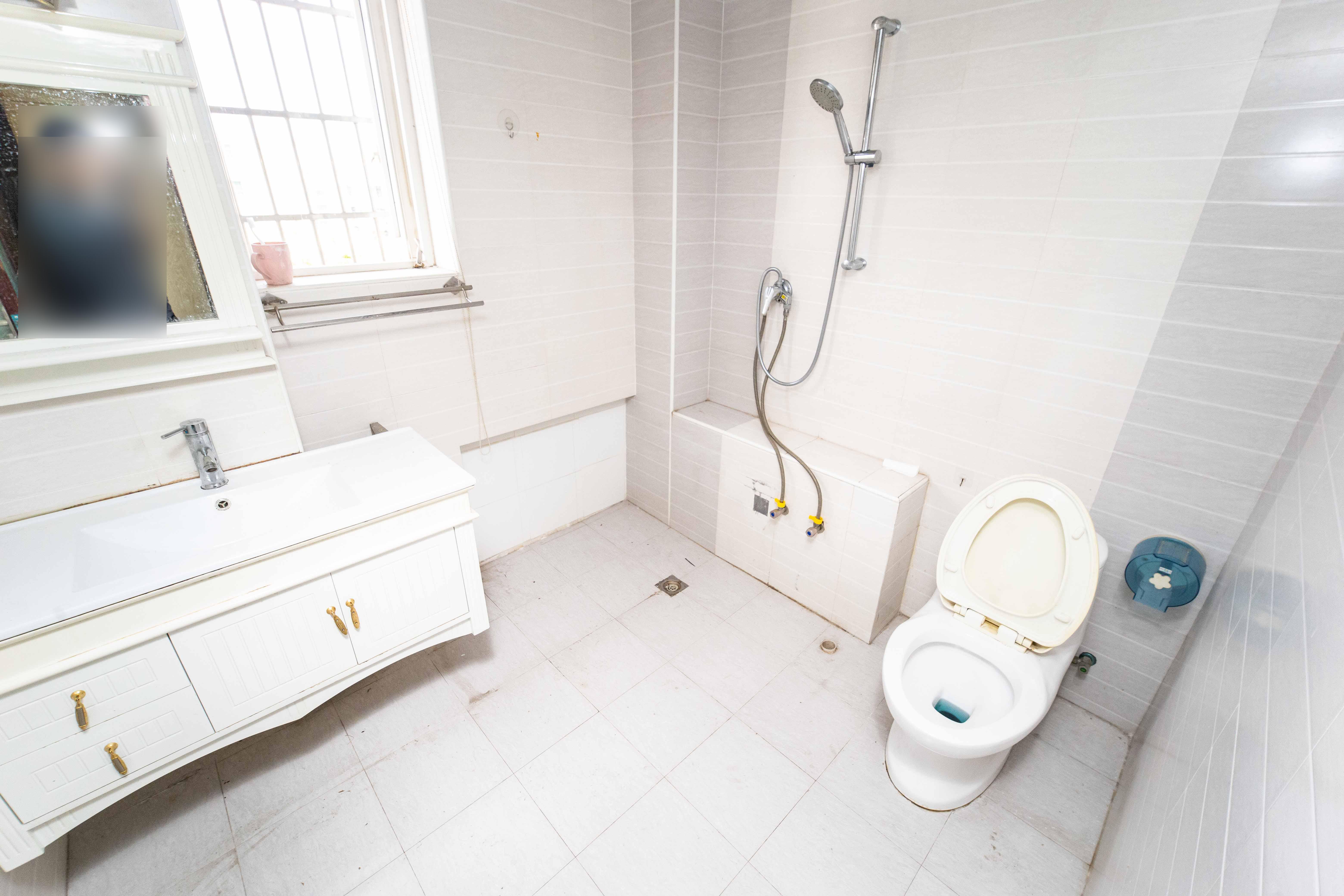 天伦公寓 3室2厅1卫 71.8万 天伦公寓 3室2厅1卫 71.8万卫生间