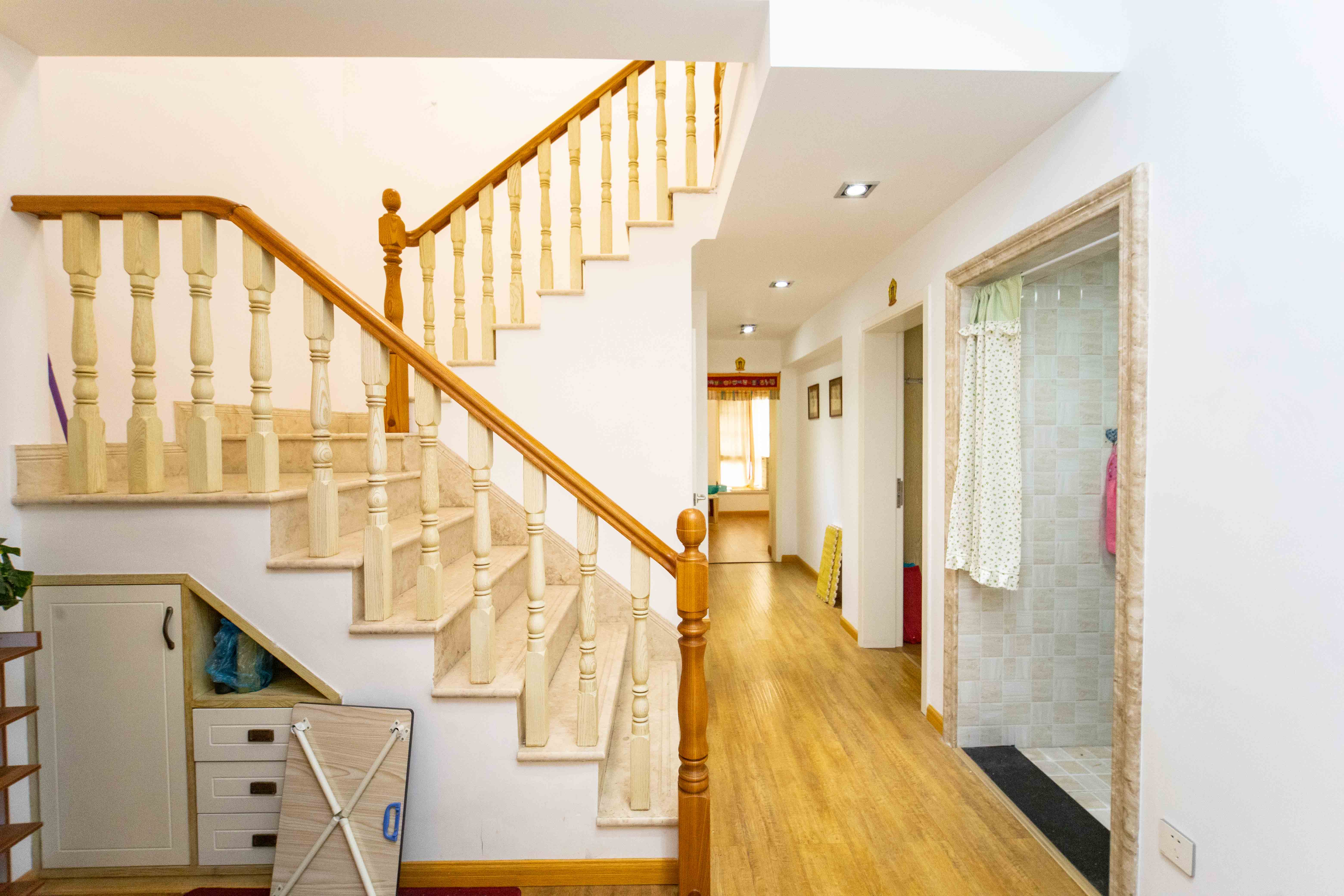 宏华花苑  5室2厅3卫    178.0万 宏华花苑  5室2厅3卫    178.0万其他