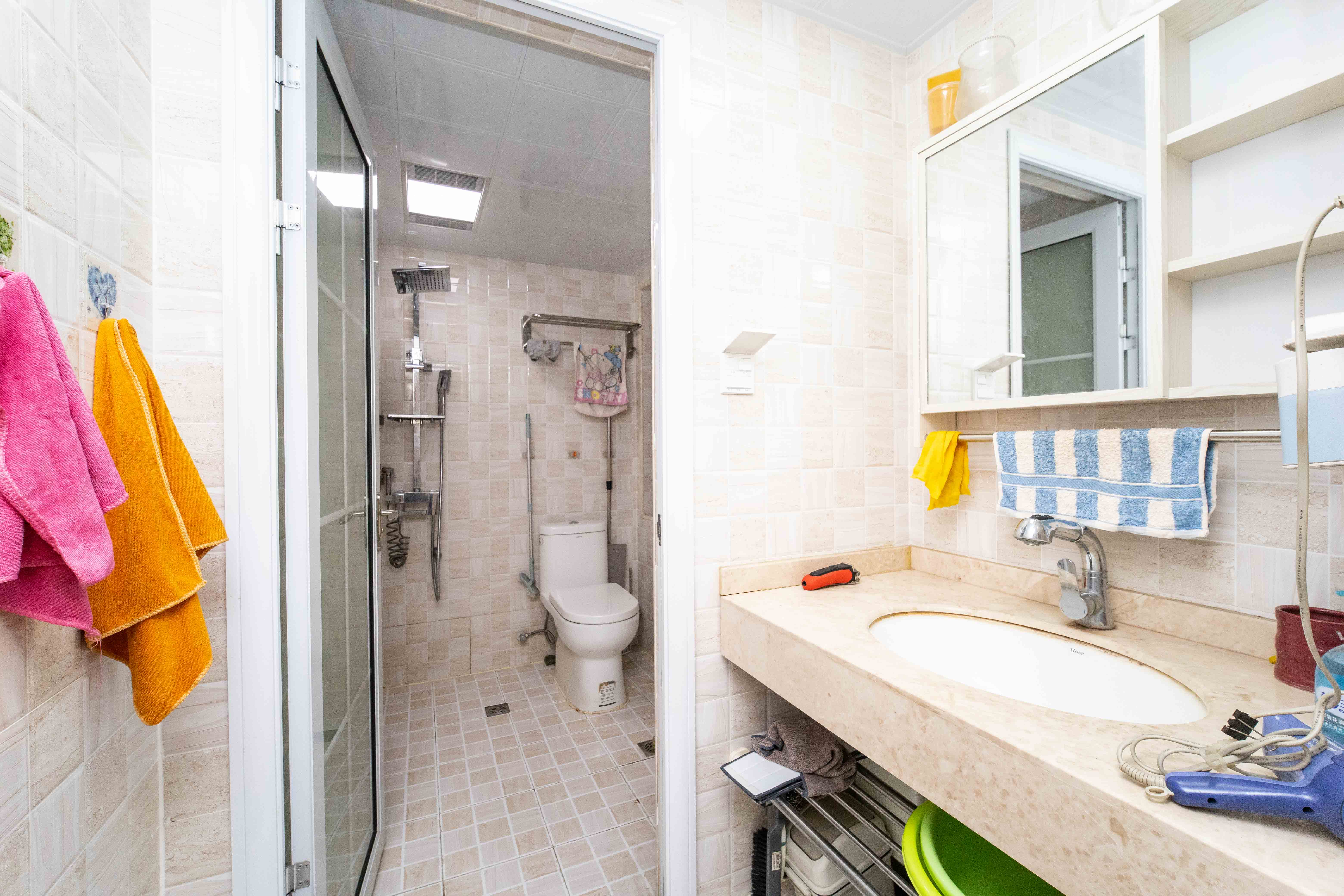 宏华花苑  5室2厅3卫    178.0万 宏华花苑  5室2厅3卫    178.0万卫生间