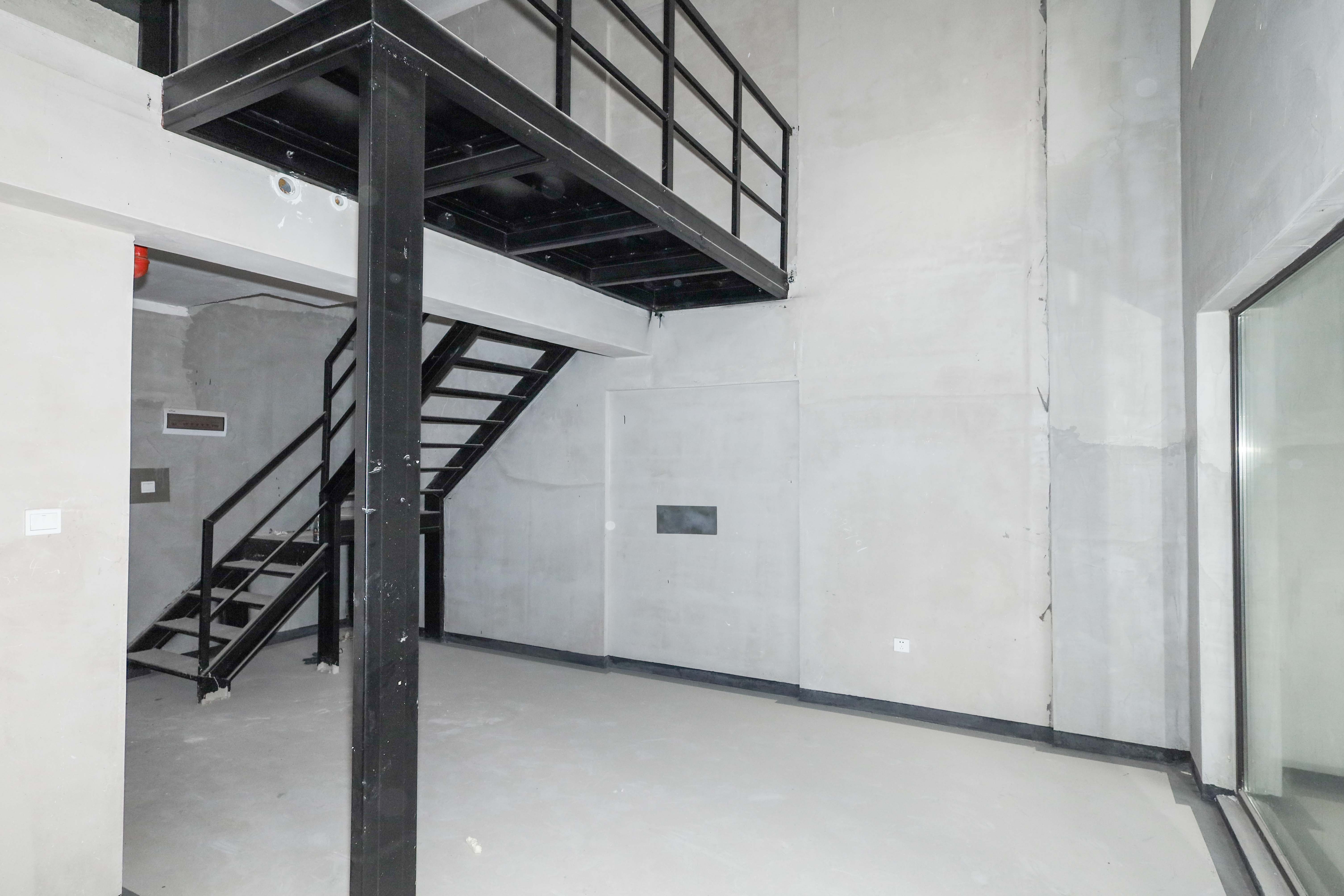 建发央著  4室2厅2卫   165.00万其他