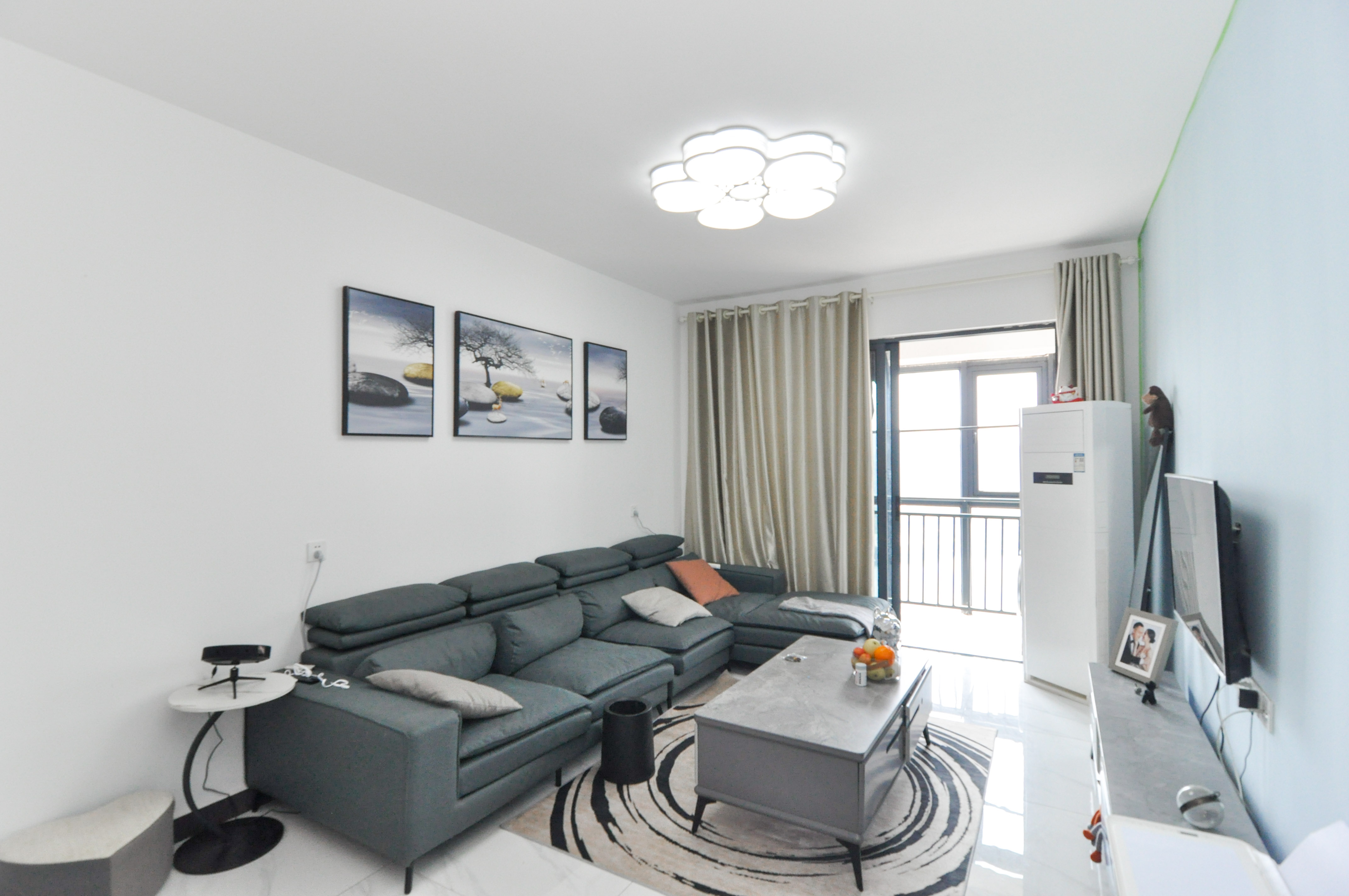 中建梅溪湖中心  3室2厅2卫    125.0万客厅