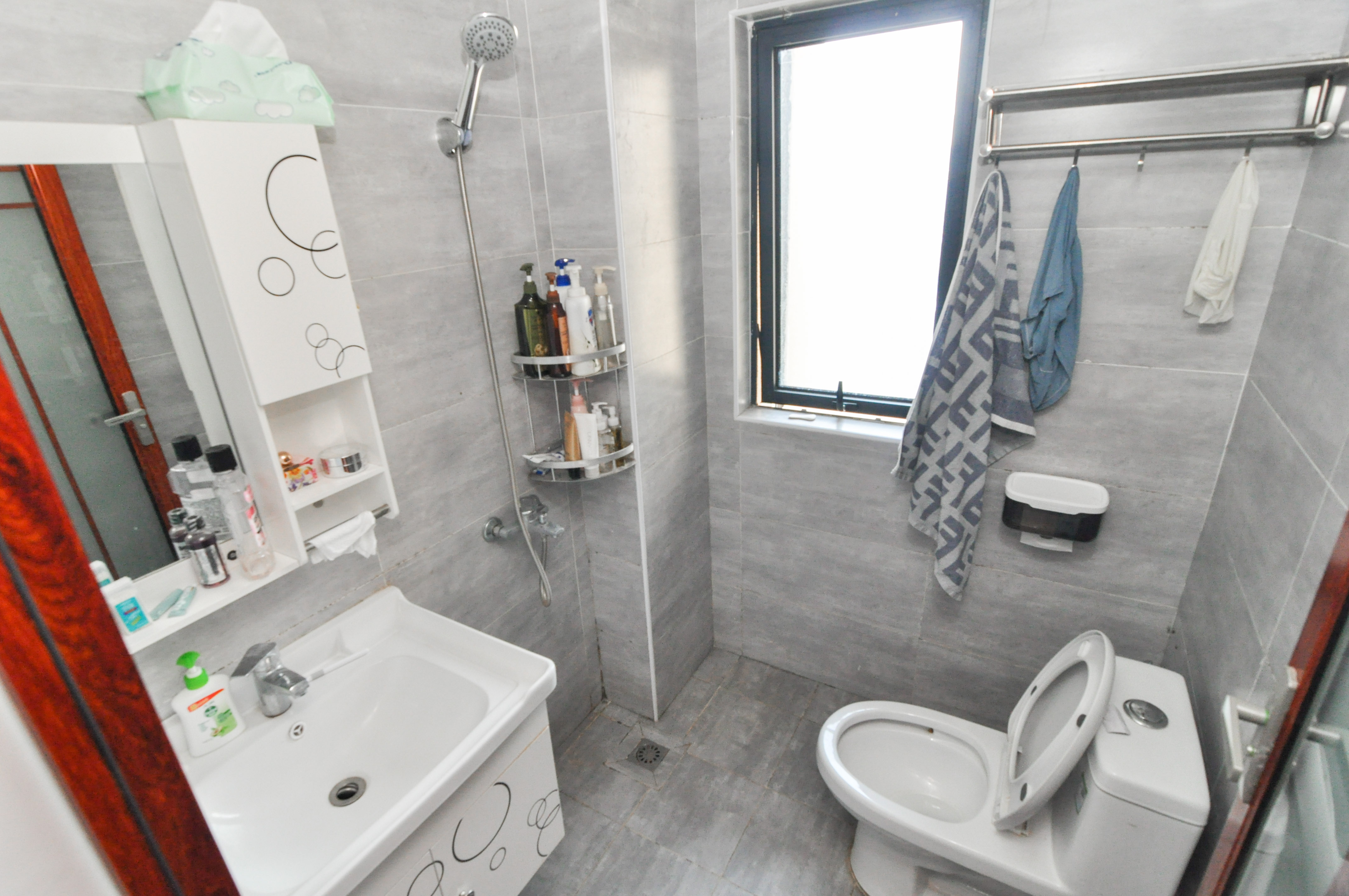 中建梅溪湖中心  3室2厅2卫    125.0万卫生间