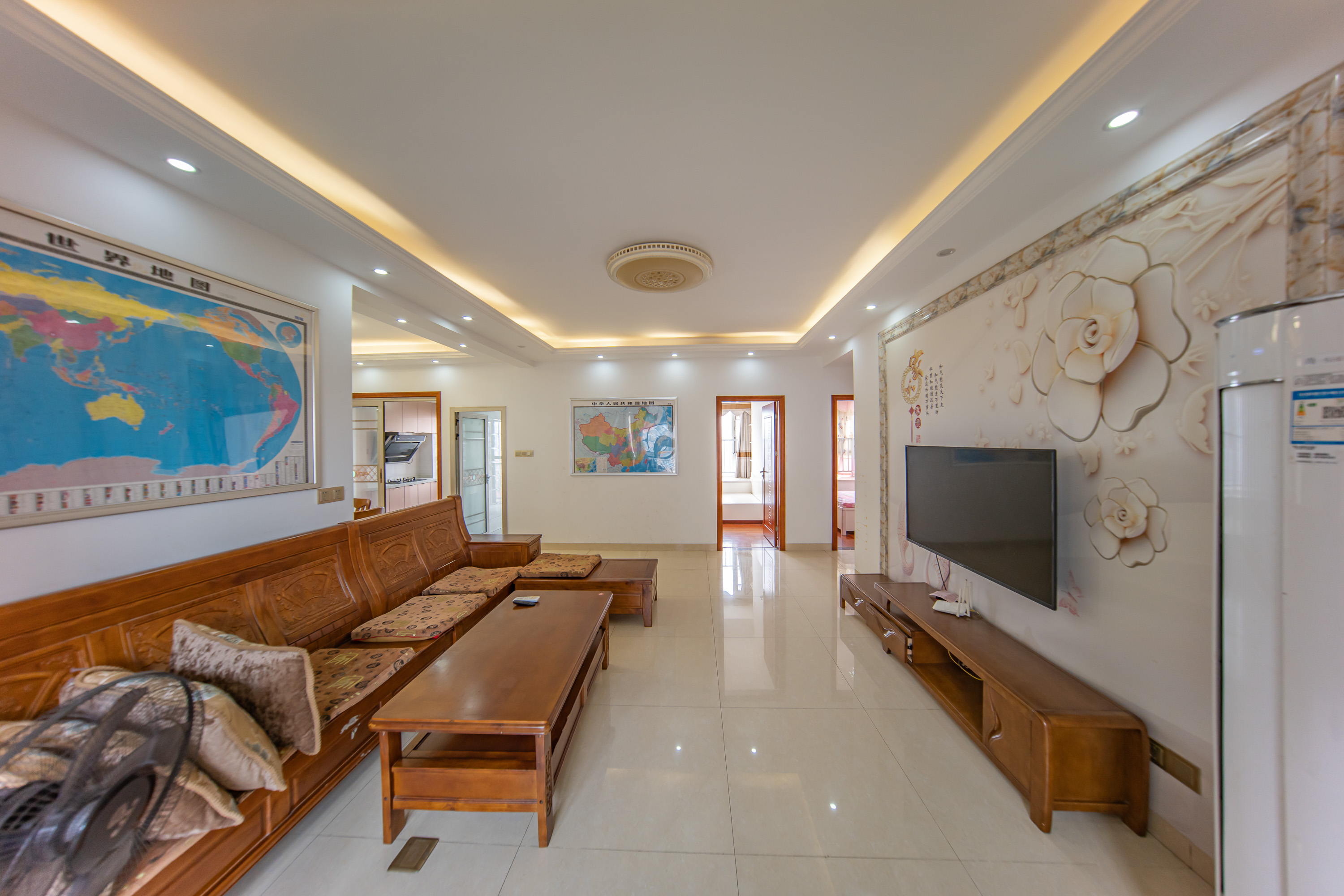 金鼎公园尚 3室2厅2卫 79.9万 金鼎公园尚 3室2厅2卫 79.9万客厅