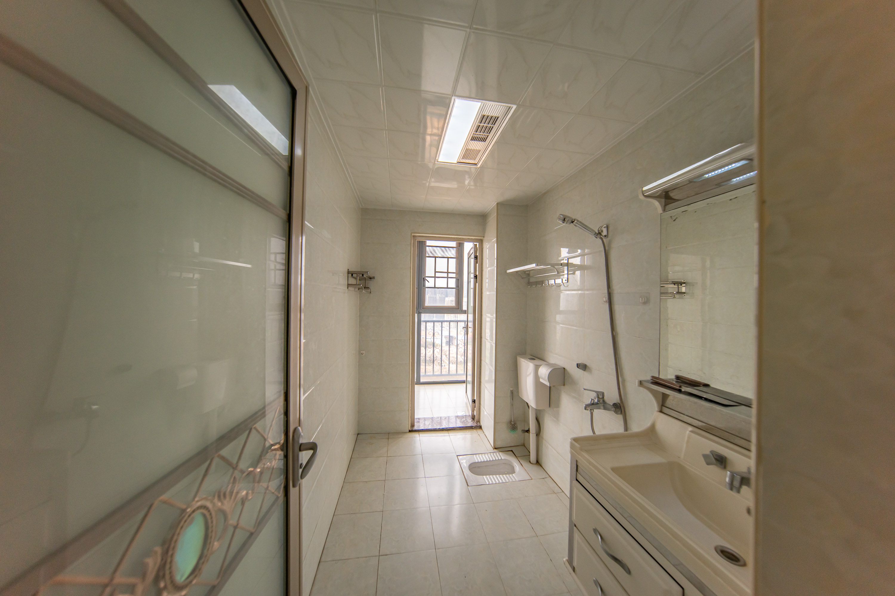 金鼎公园尚 3室2厅2卫 79.9万 金鼎公园尚 3室2厅2卫 79.9万卫生间