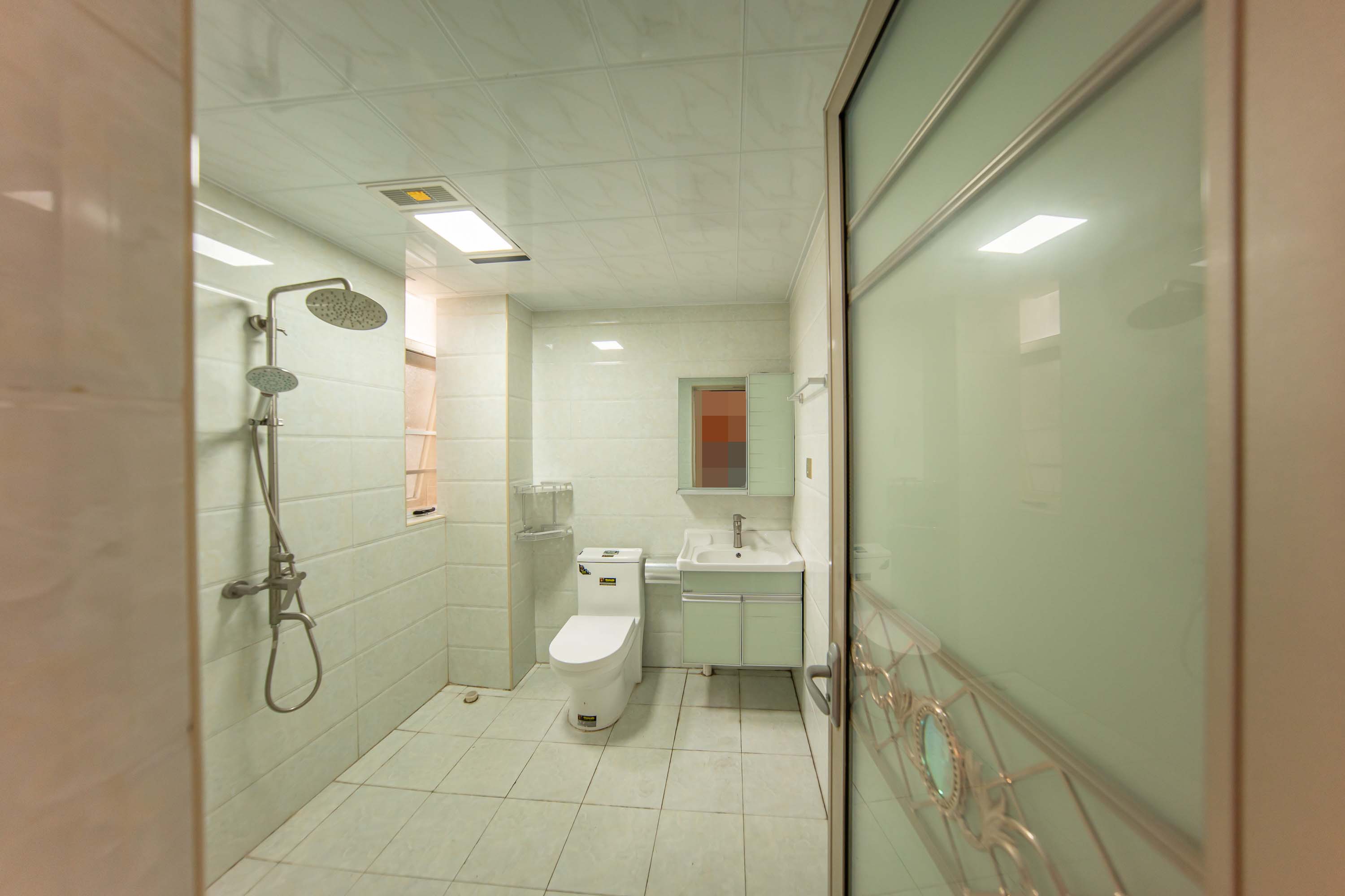 金鼎公园尚 3室2厅2卫 79.9万 金鼎公园尚 3室2厅2卫 79.9万卫生间