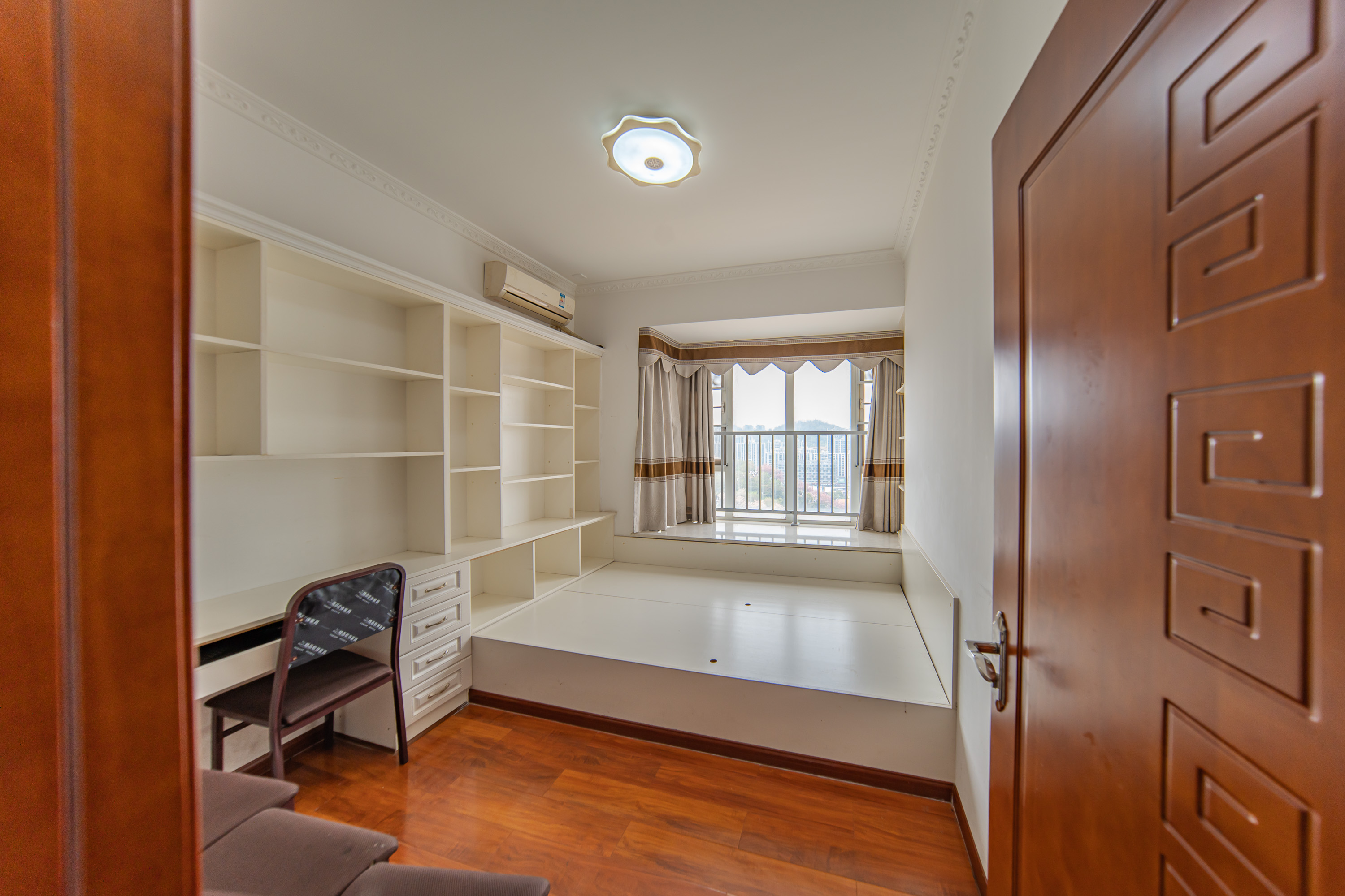 金鼎公园尚 3室2厅2卫 79.9万 金鼎公园尚 3室2厅2卫 79.9万卧室