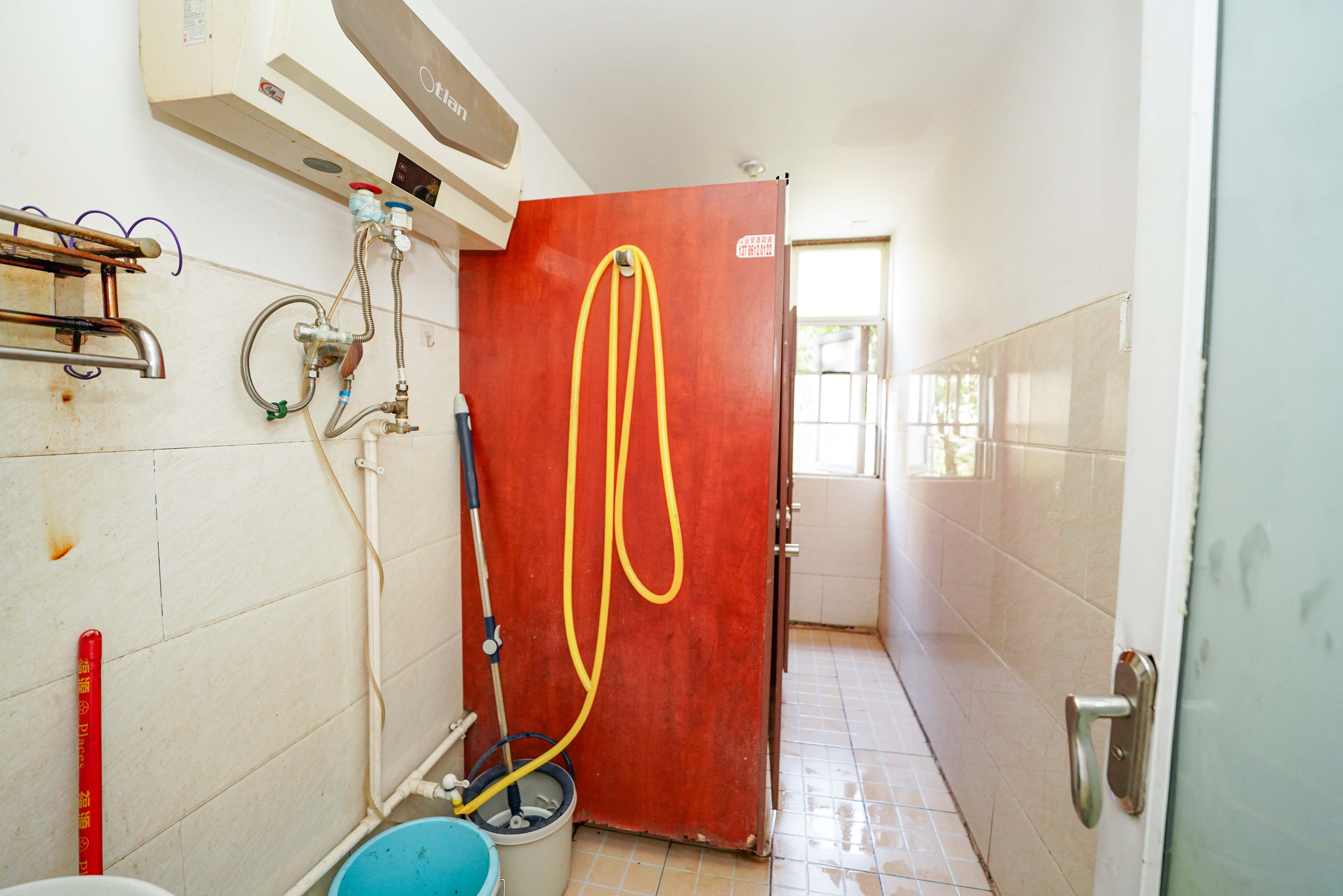 嘉华城(一期) 5室2厅2卫 143.0万 嘉华城(一期) 5室2厅2卫 143.0万卫生间