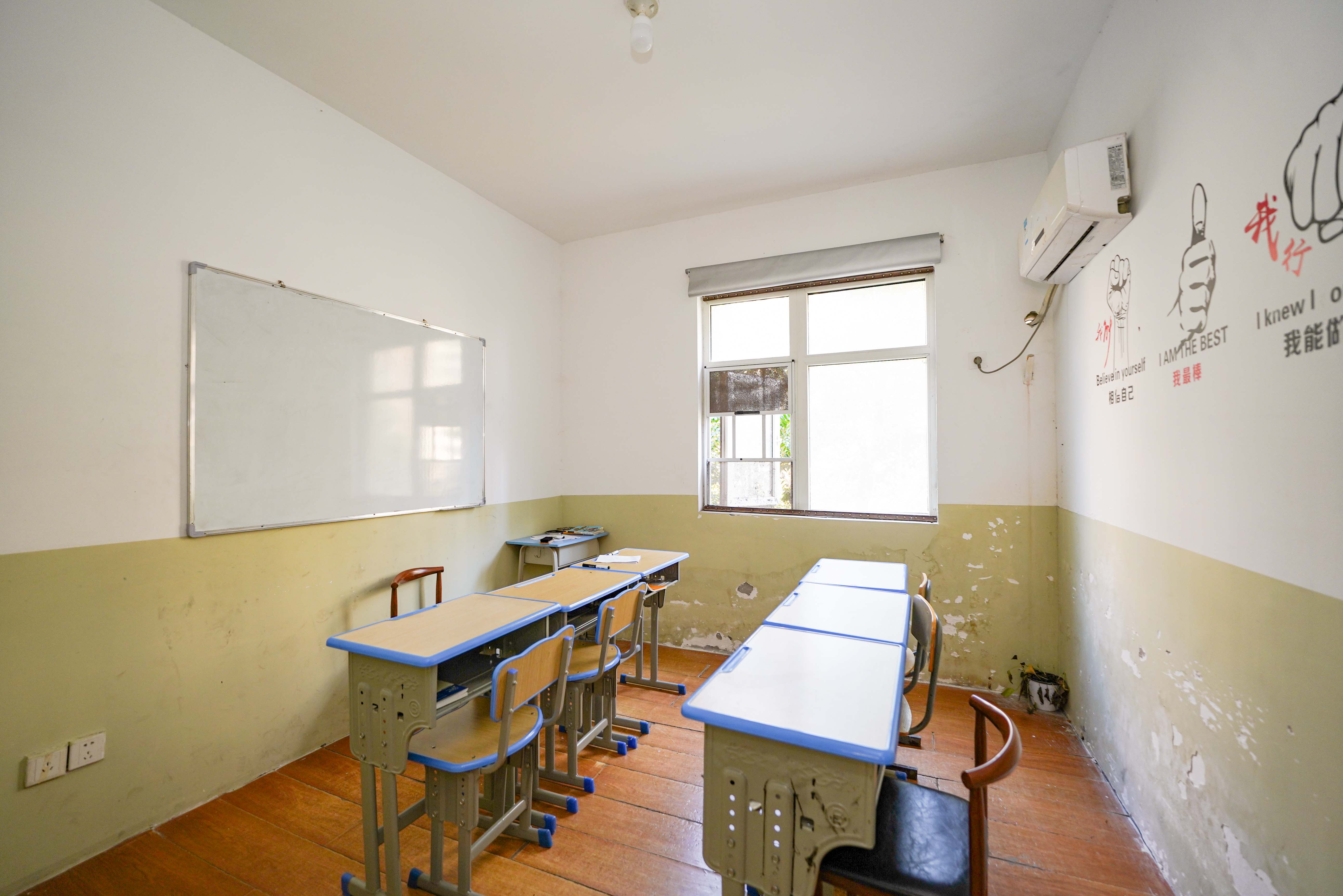 嘉华城(一期) 5室2厅2卫 143.0万 嘉华城(一期) 5室2厅2卫 143.0万卧室