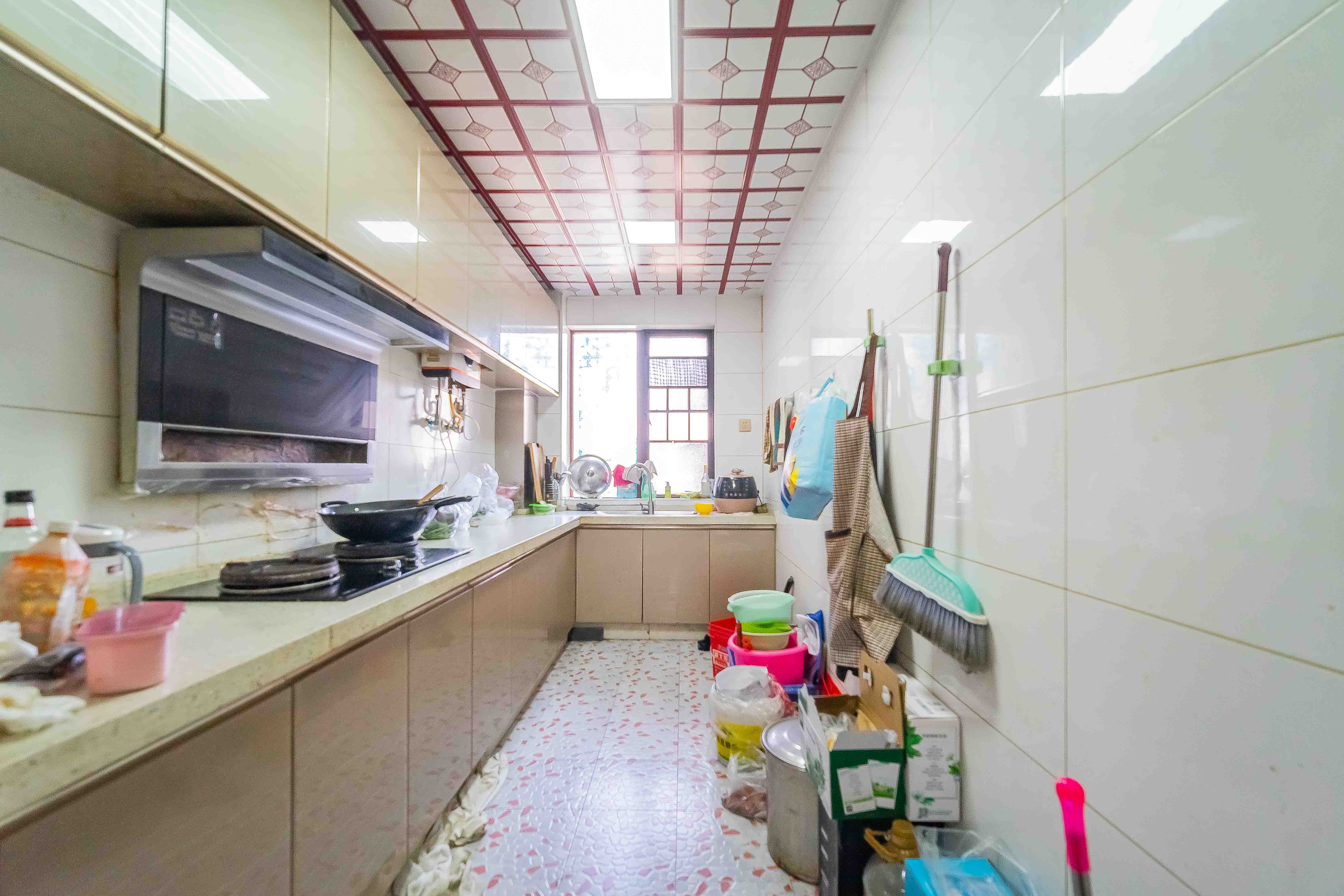工贸大厦  3室2厅1卫   129.60万厨房