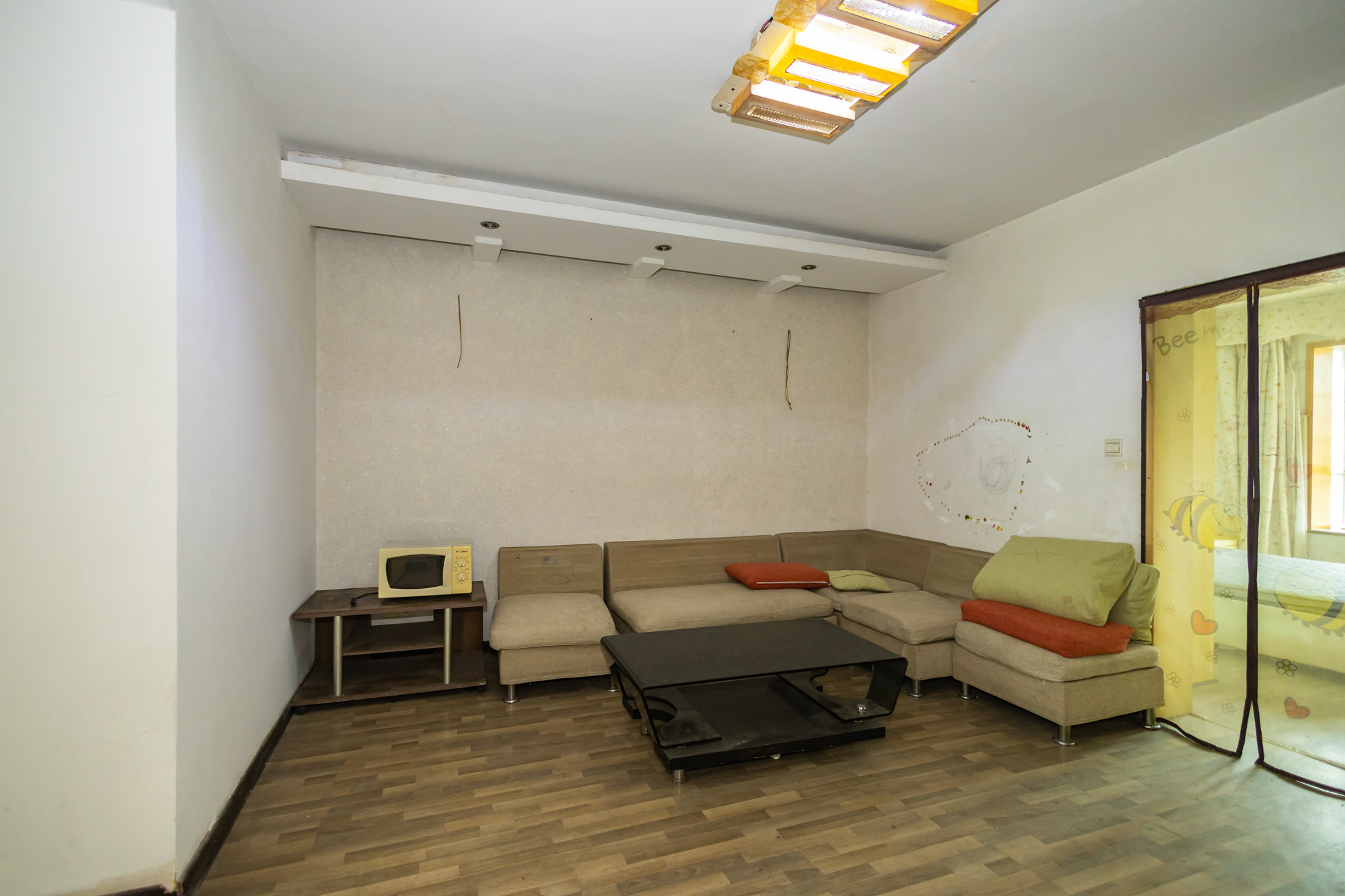 中南汽车世界  2室2厅1卫    48.0万 中南汽车世界  2室2厅1卫    48.0万客厅