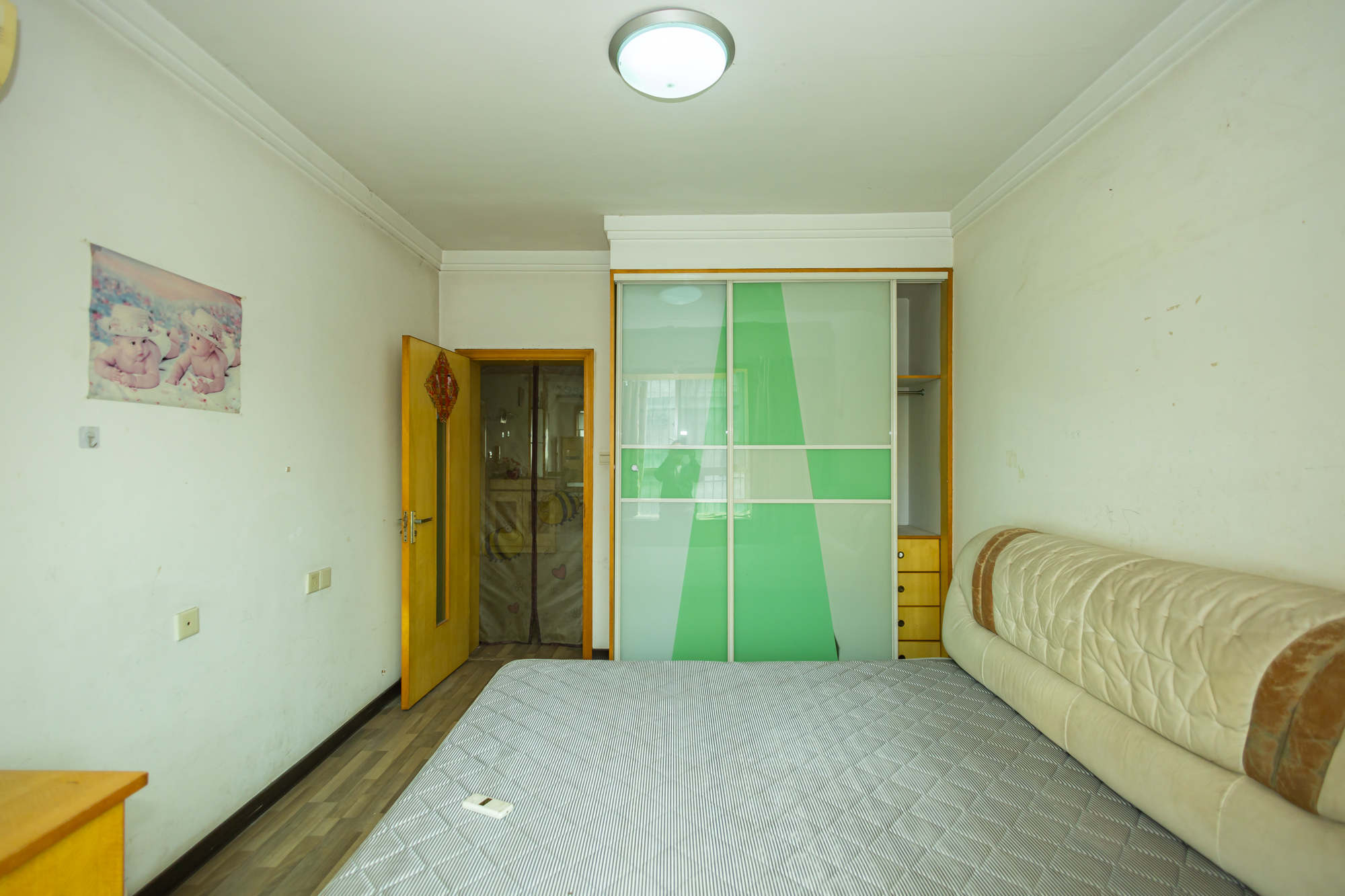 中南汽车世界  2室2厅1卫    48.0万 中南汽车世界  2室2厅1卫    48.0万卧室