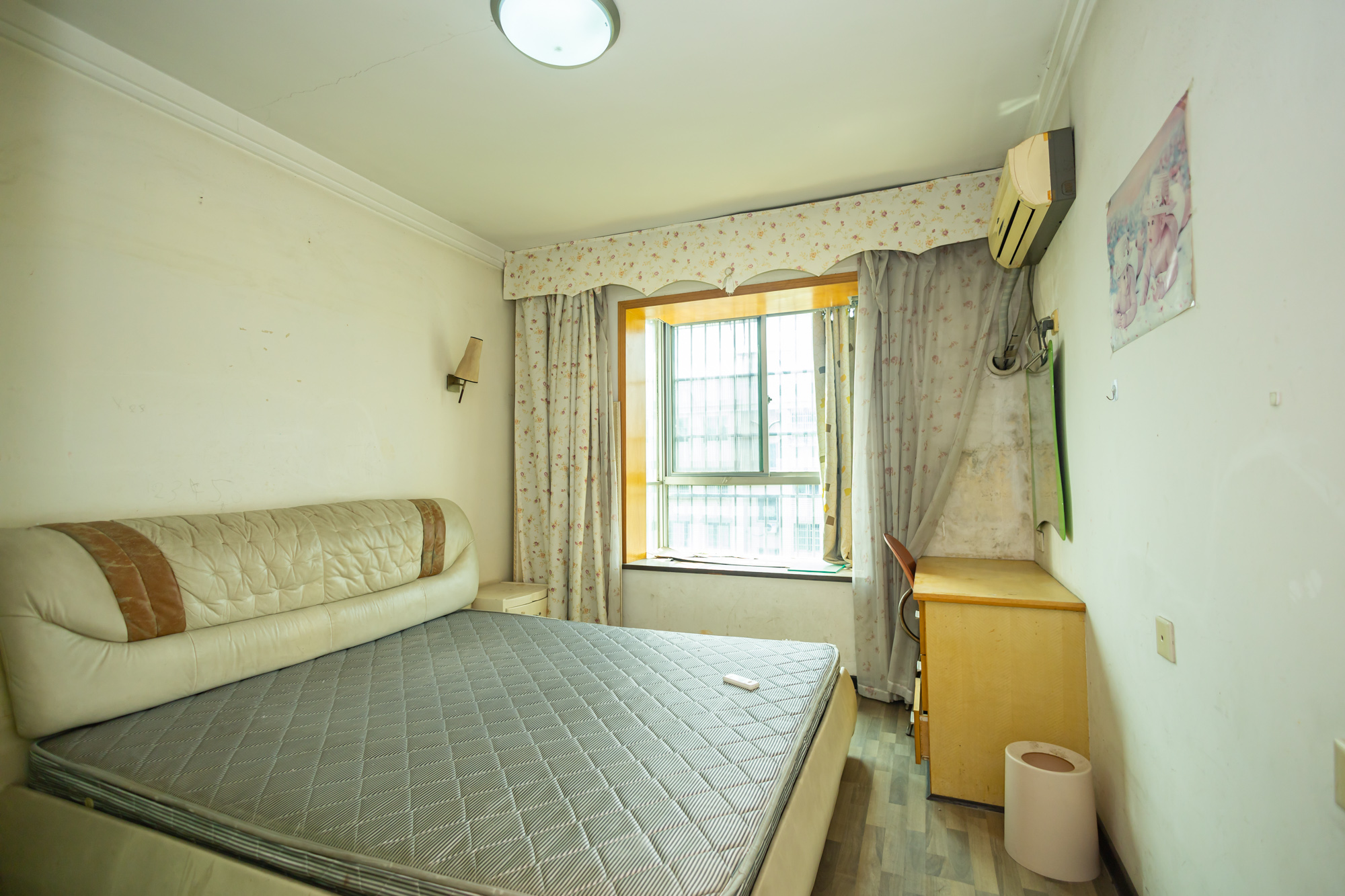 中南汽车世界  2室2厅1卫    48.0万 中南汽车世界  2室2厅1卫    48.0万卧室