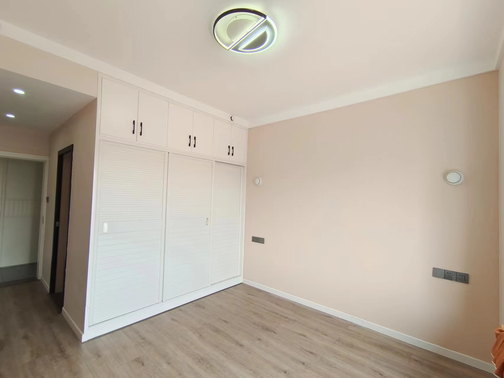 亿都漫城 3室2厅1卫 76.8万 亿都漫城 3室2厅1卫 76.8万室内图