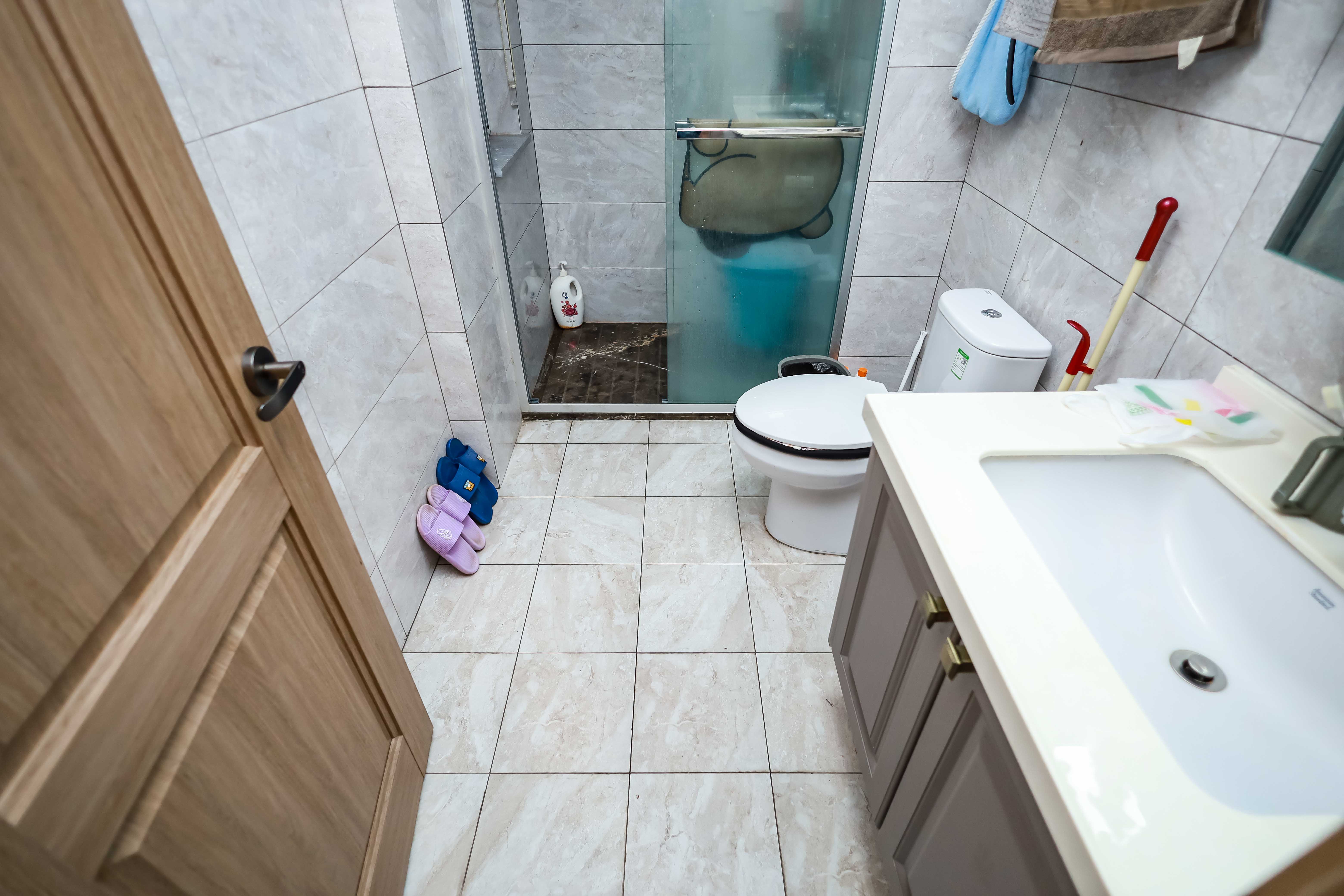 金地中交麓谷香颂(金地中交雅苑)  3室2厅2卫    146.0万卫生间