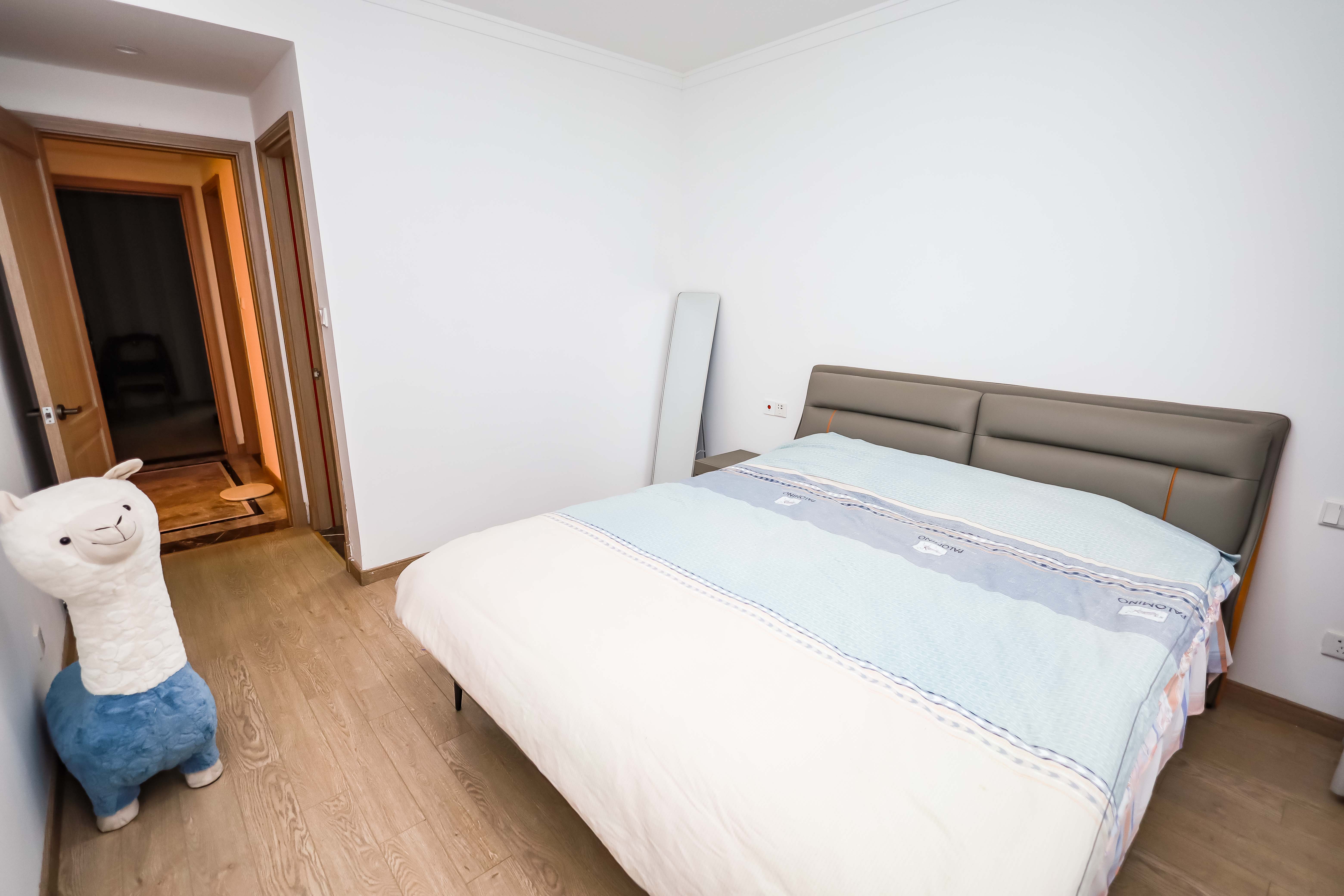 金地中交麓谷香颂(金地中交雅苑)  3室2厅2卫    146.0万卧室