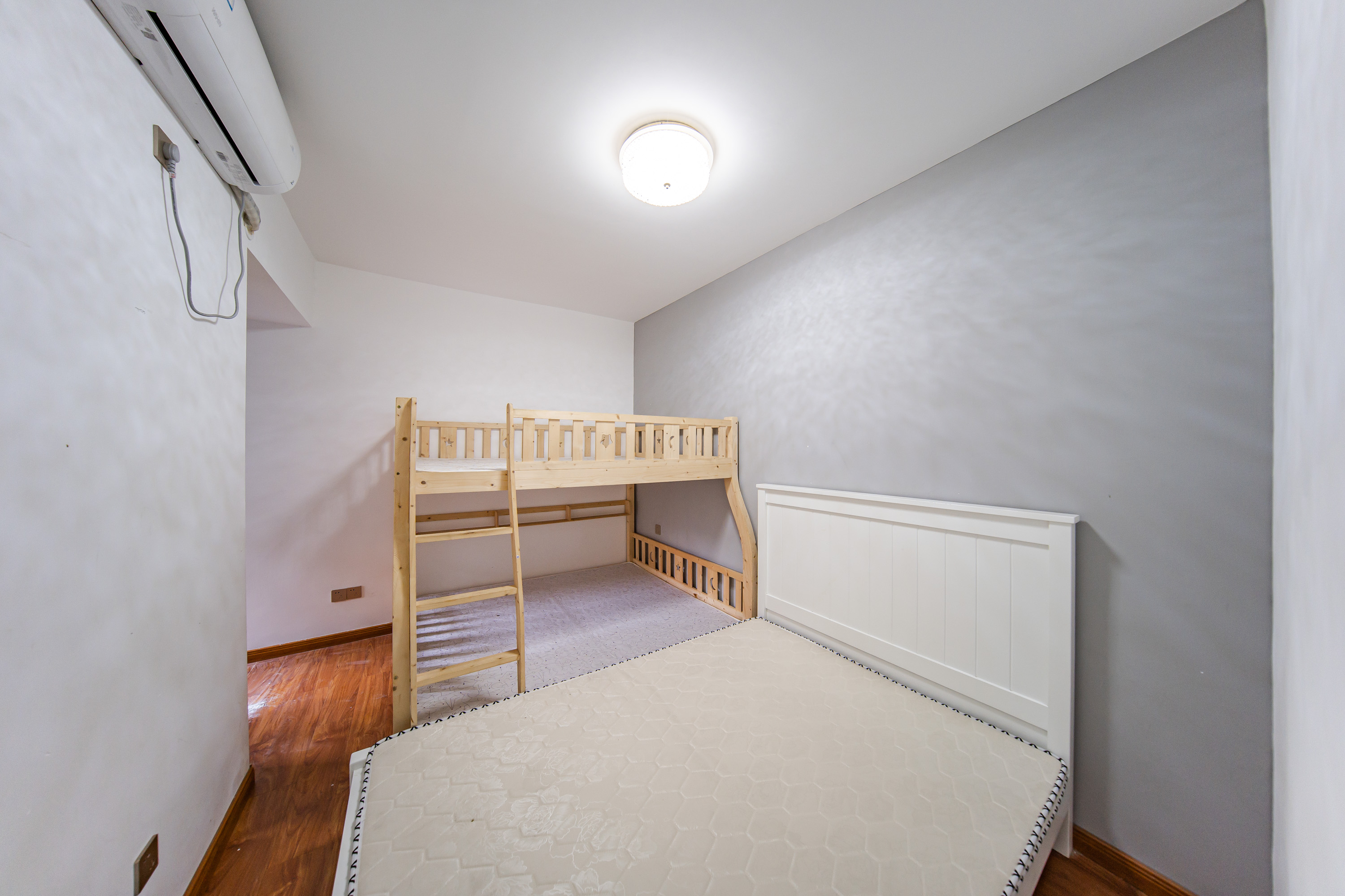 湘熙水郡(观澜海赋家园) 3室2厅1卫 118.0万 湘熙水郡(观澜海赋家园) 3室2厅1卫 118.0万卧室