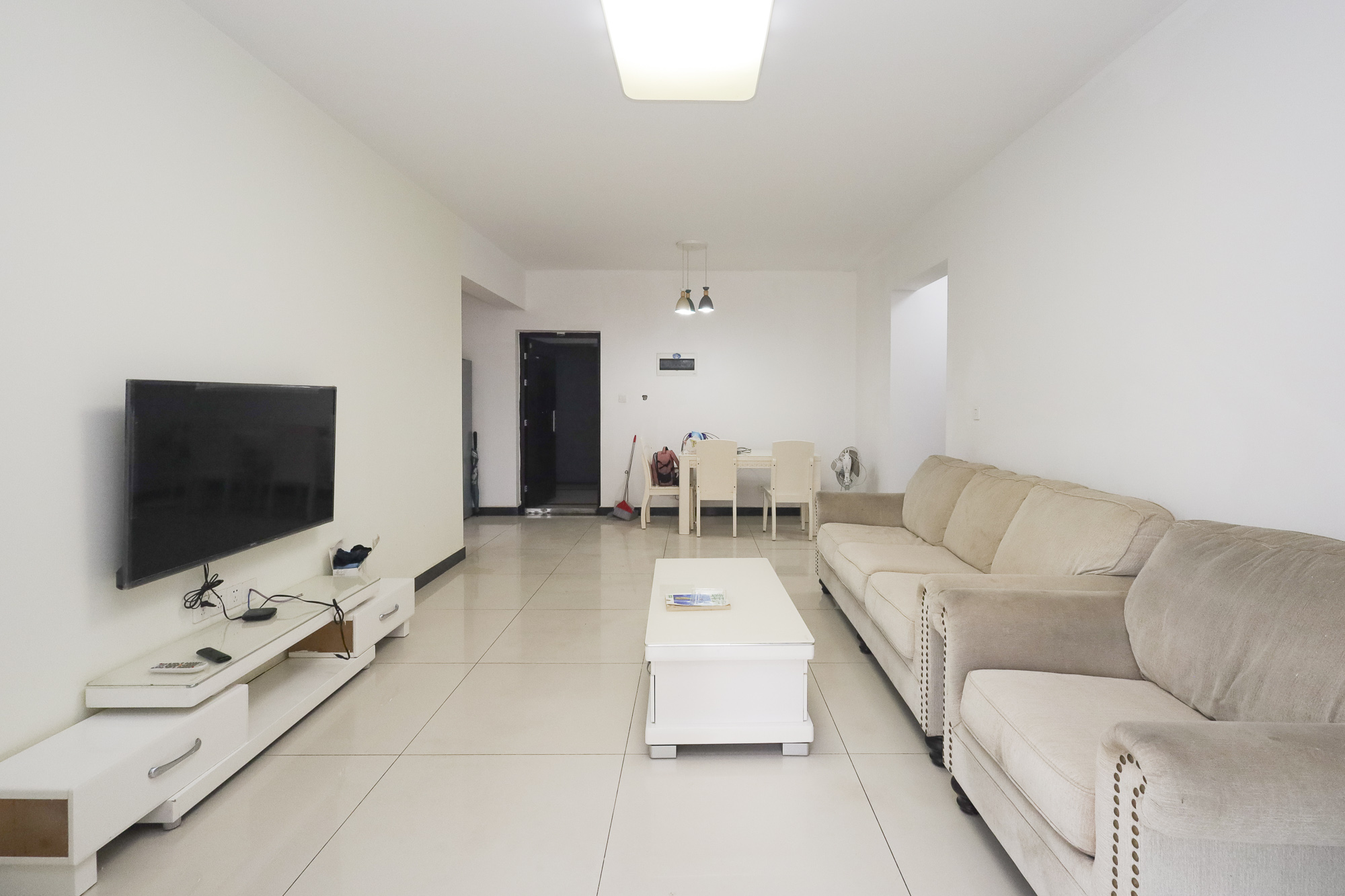 钱隆世家  3室2厅2卫    73.0万客厅