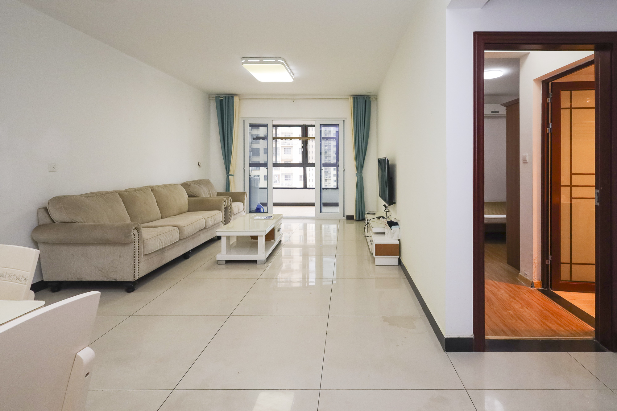 钱隆世家  3室2厅2卫    73.0万客厅