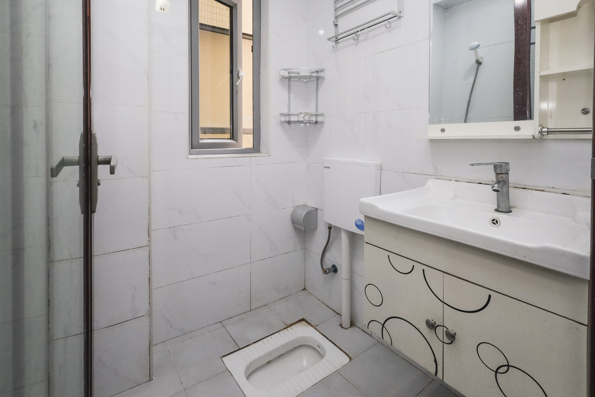 钱隆世家  3室2厅2卫    73.0万卫生间