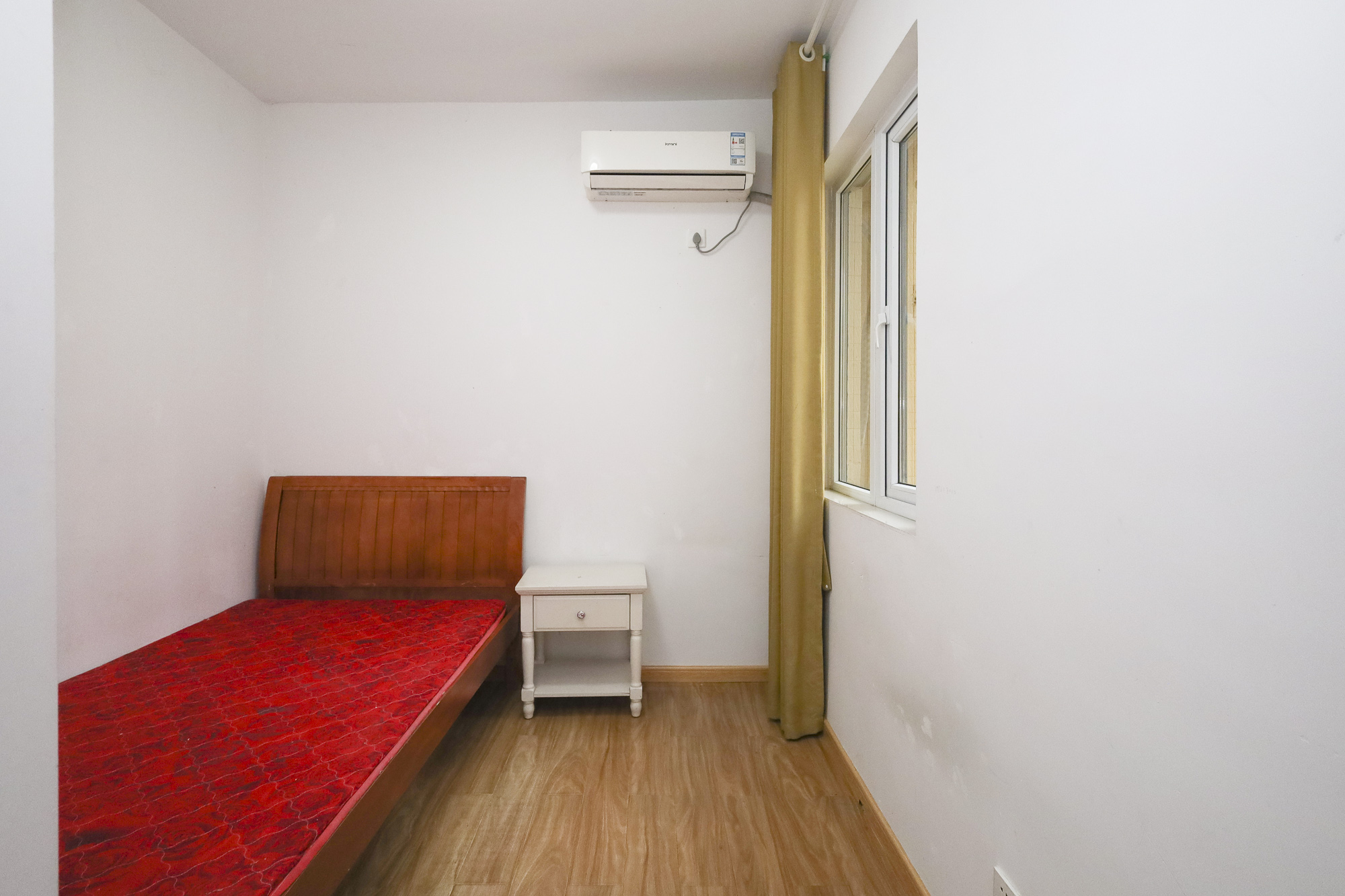 钱隆世家  3室2厅2卫    73.0万卧室