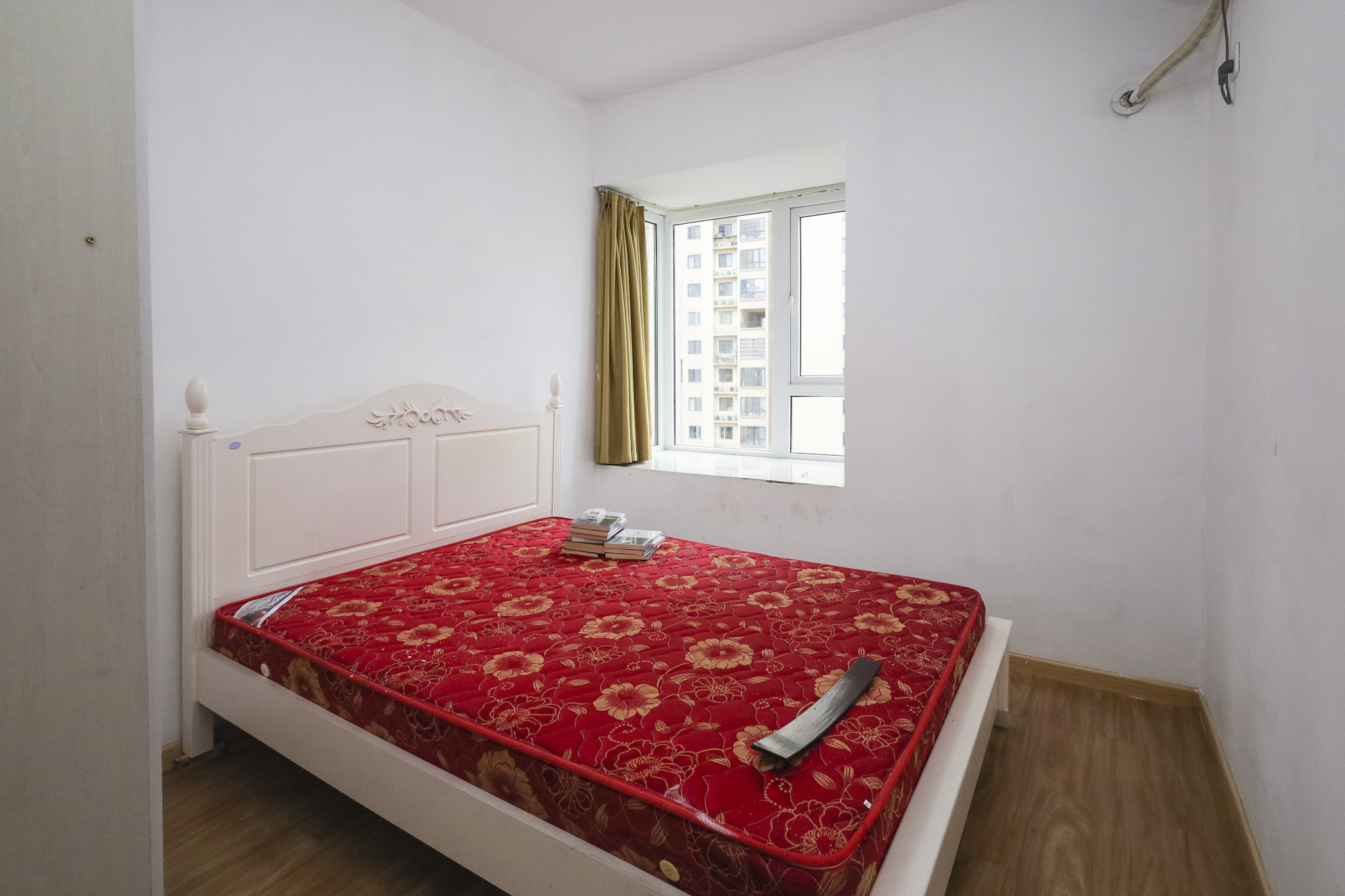 钱隆世家  3室2厅2卫    73.0万卧室