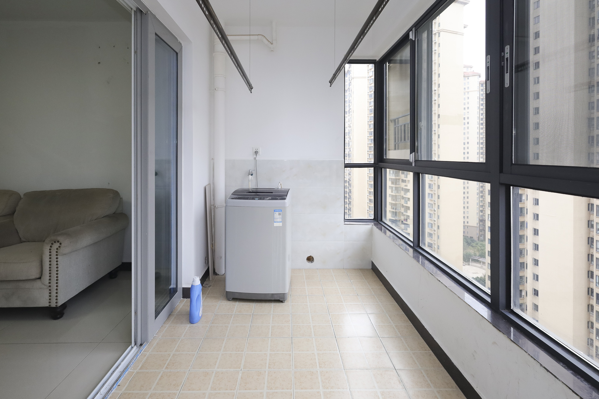 钱隆世家  3室2厅2卫    73.0万阳台