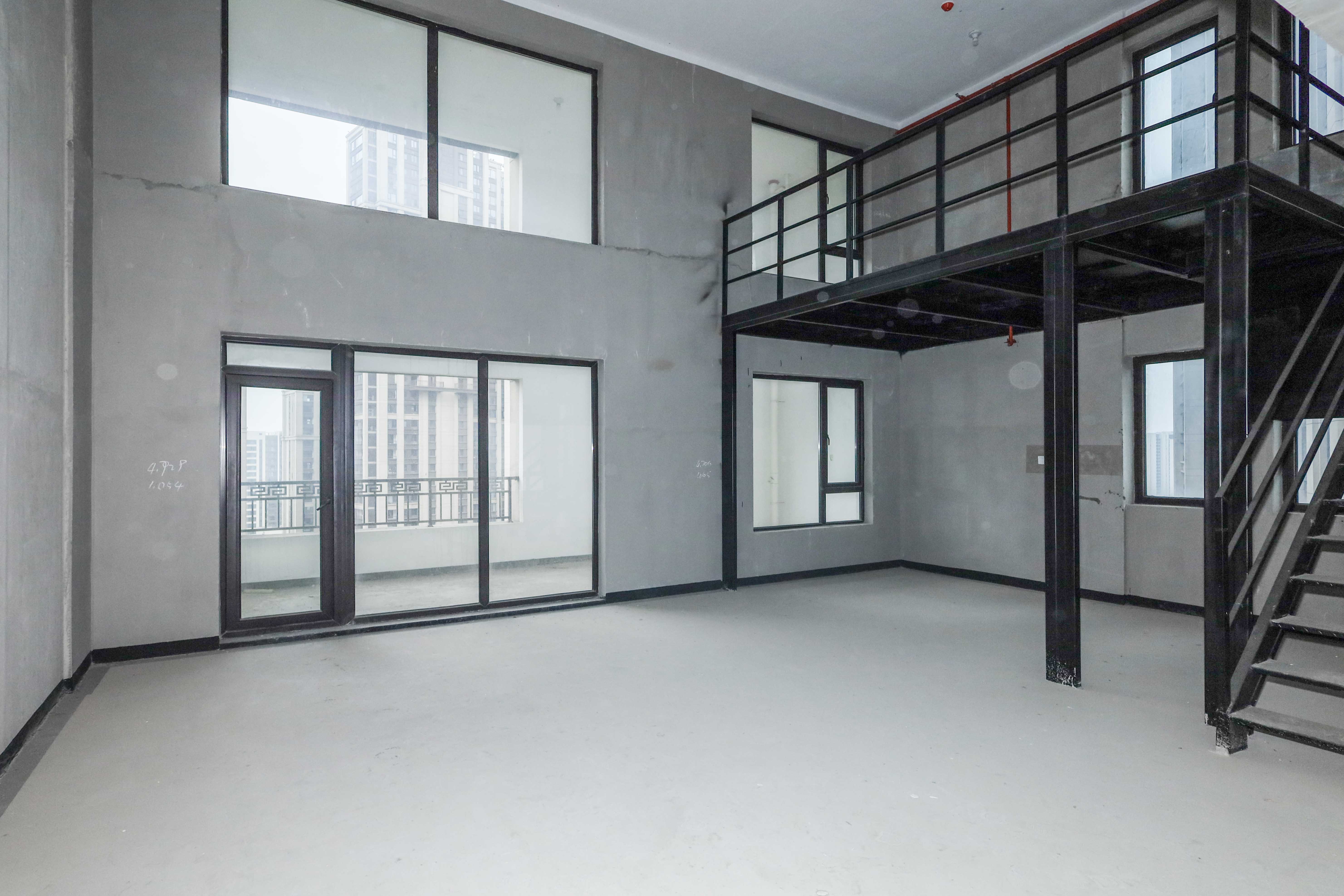 建发央著  5室2厅2卫   400.00万