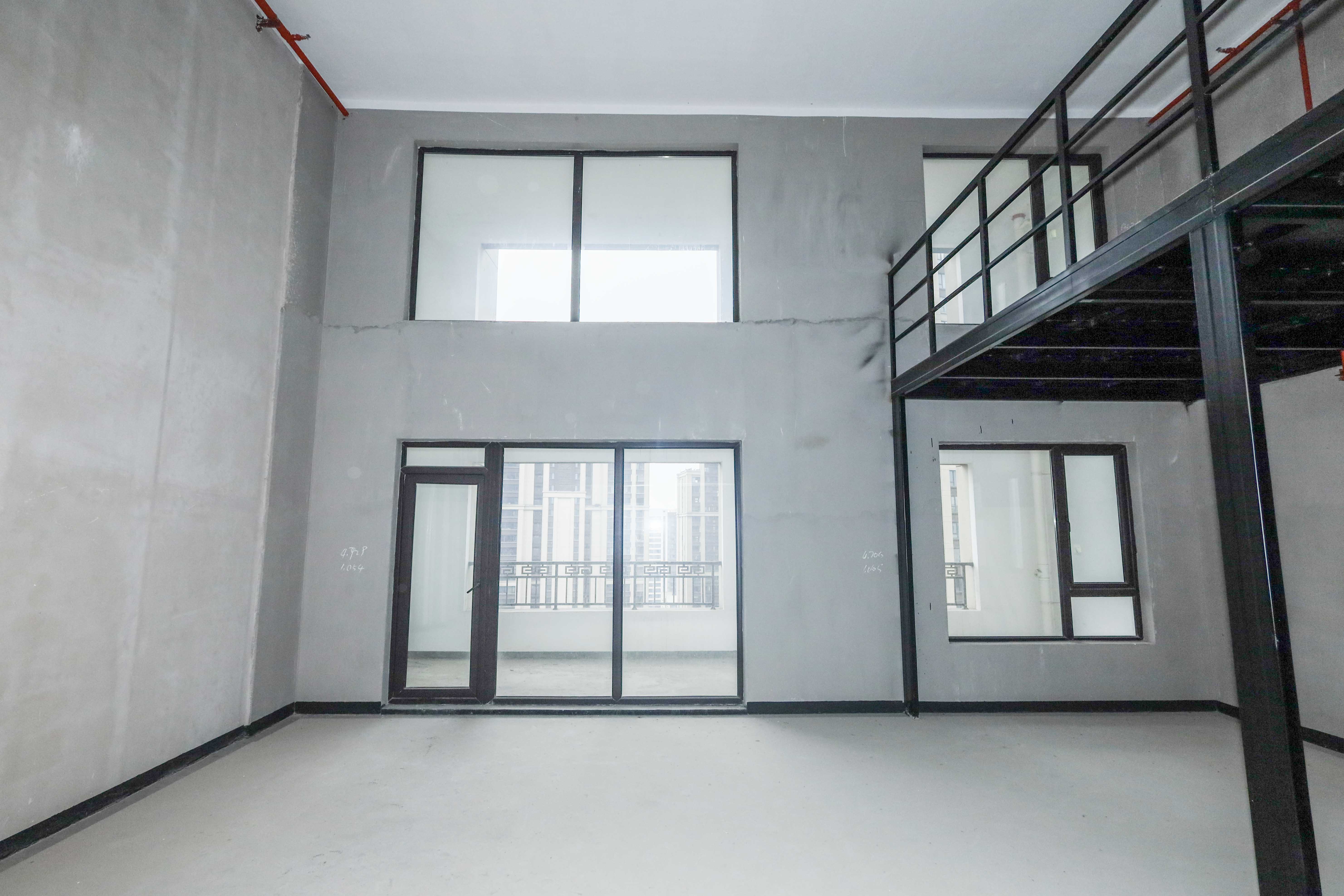 建发央著  5室2厅2卫   400.00万客厅