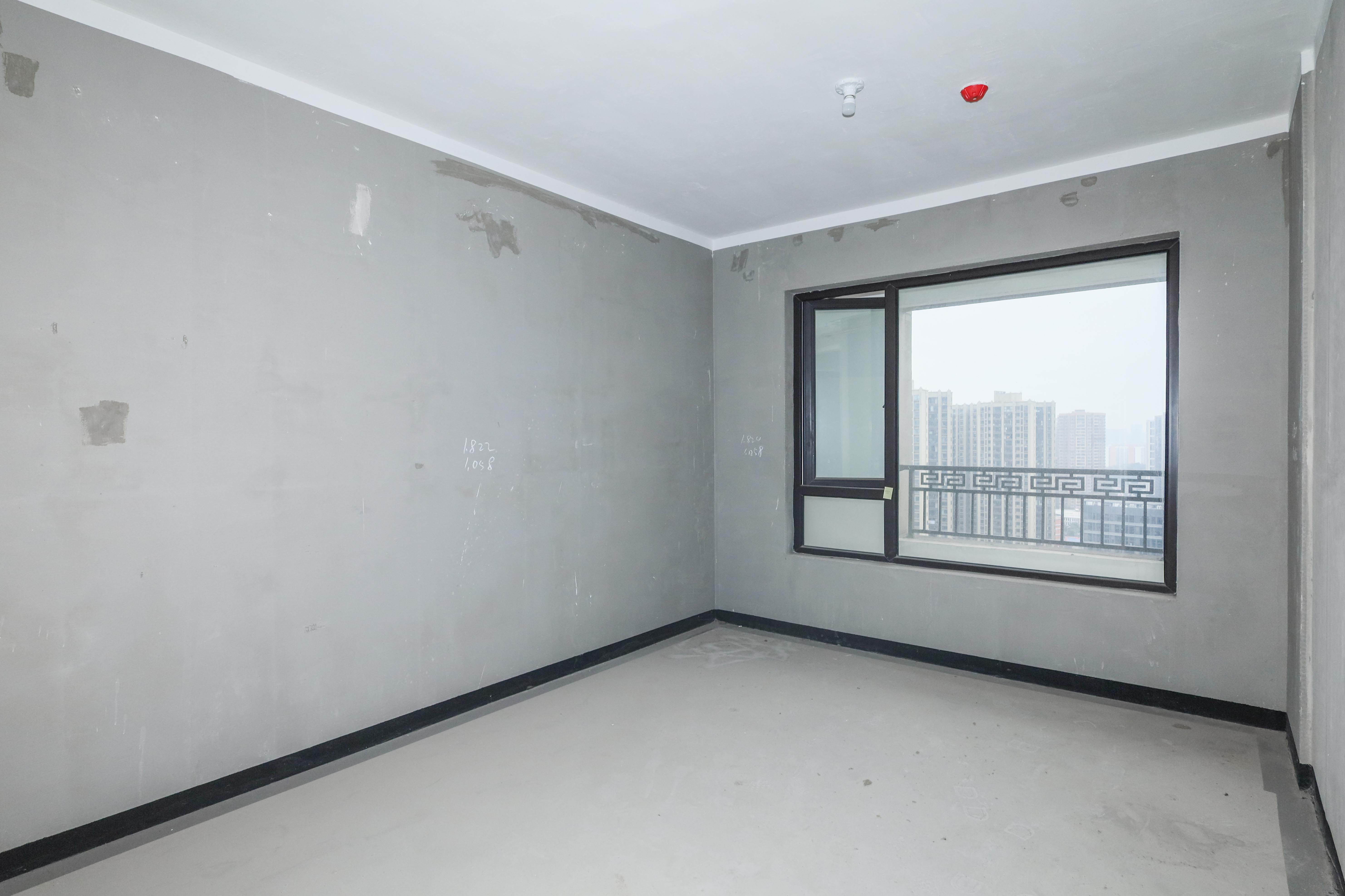 建发央著  5室2厅2卫   400.00万卧室