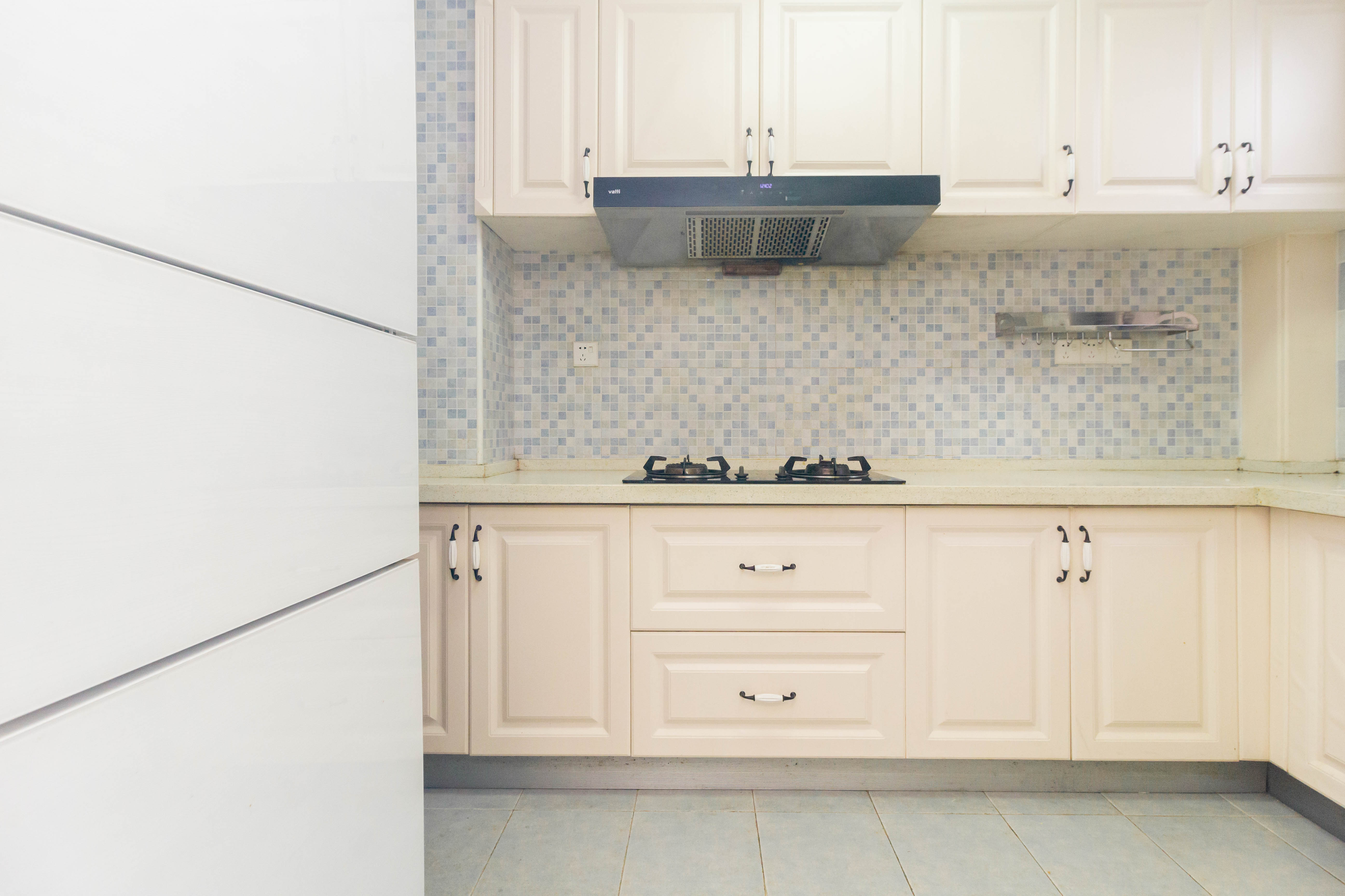 中交中央公园D2区  3室2厅1卫    139.2万 中交中央公园D2区  3室2厅1卫    139.2万厨房