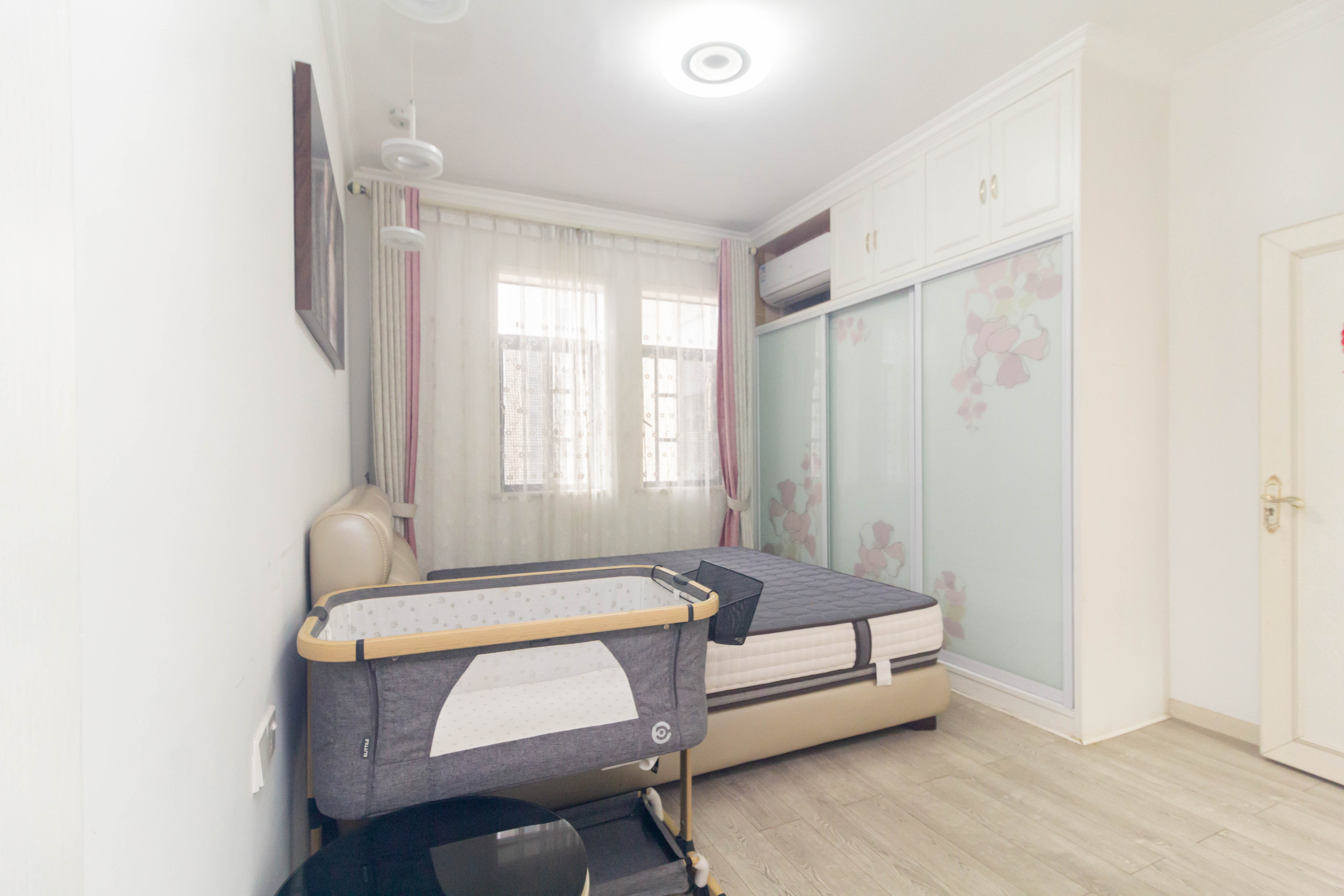 中交中央公园D2区  3室2厅1卫    139.2万 中交中央公园D2区  3室2厅1卫    139.2万卧室