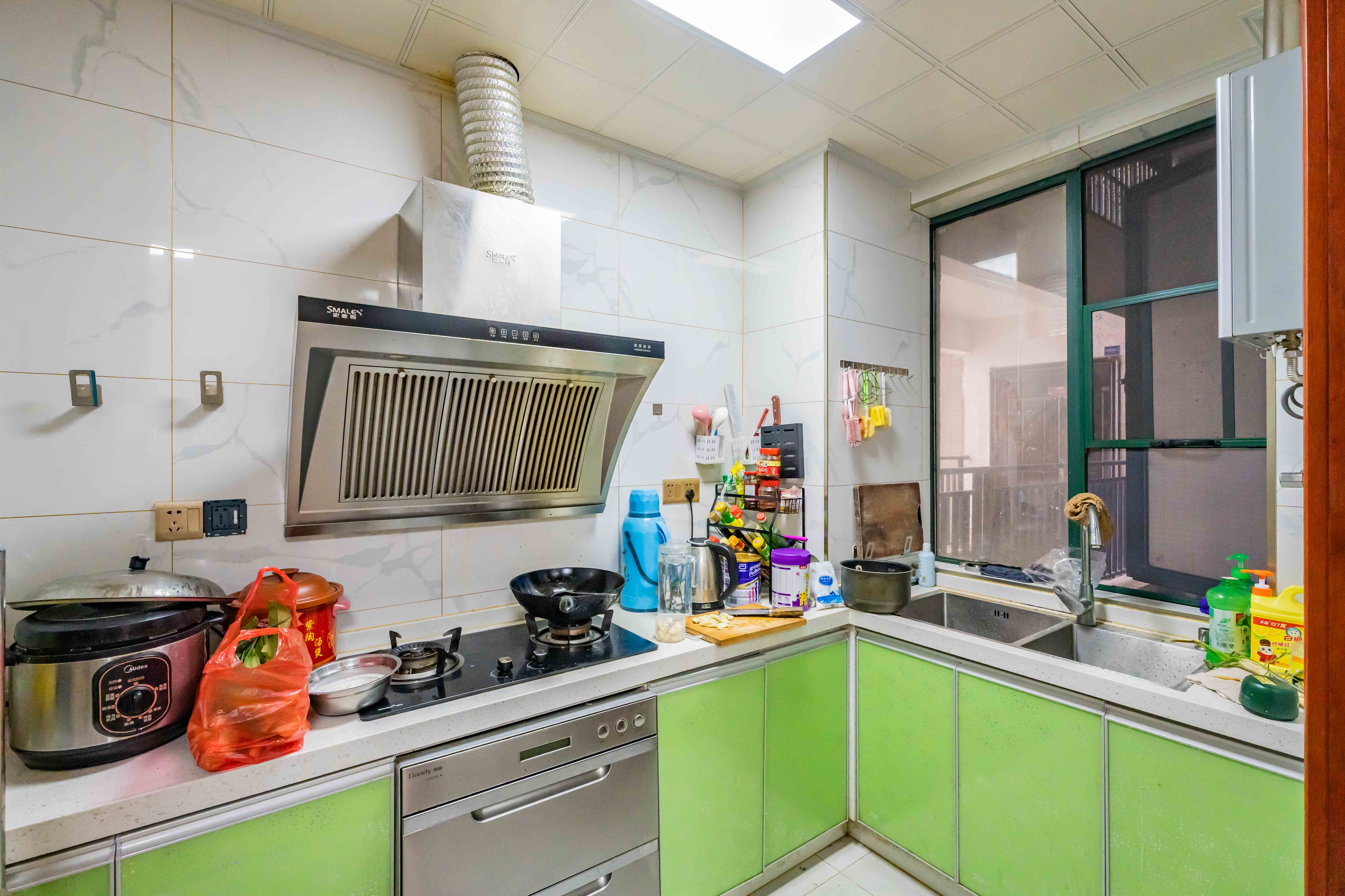 绿洲花园  3室2厅2卫    115.0万 绿洲花园  3室2厅2卫    115.0万厨房