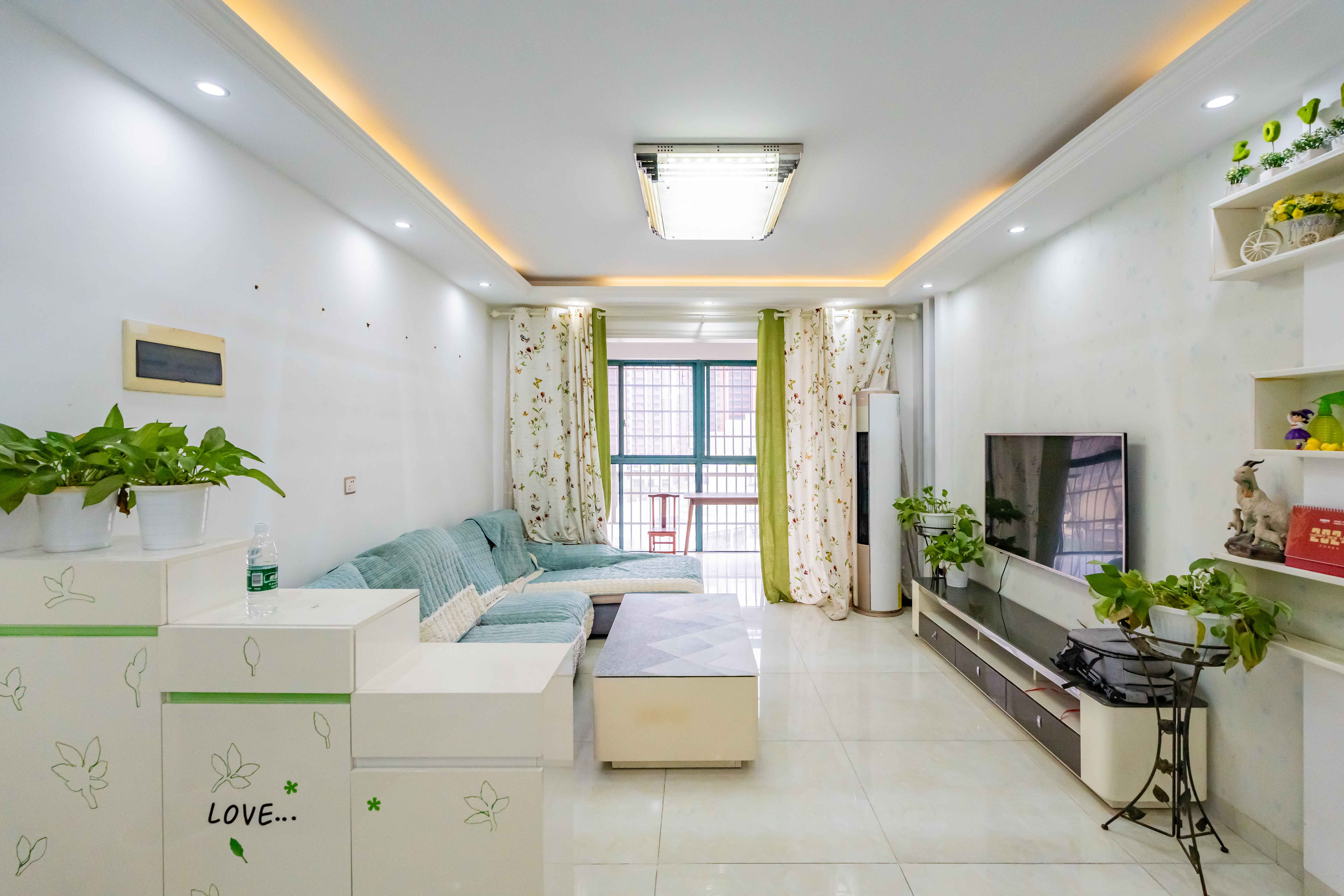 绿洲花园 3室2厅2卫 105.8万 绿洲花园 3室2厅2卫 105.8万客厅