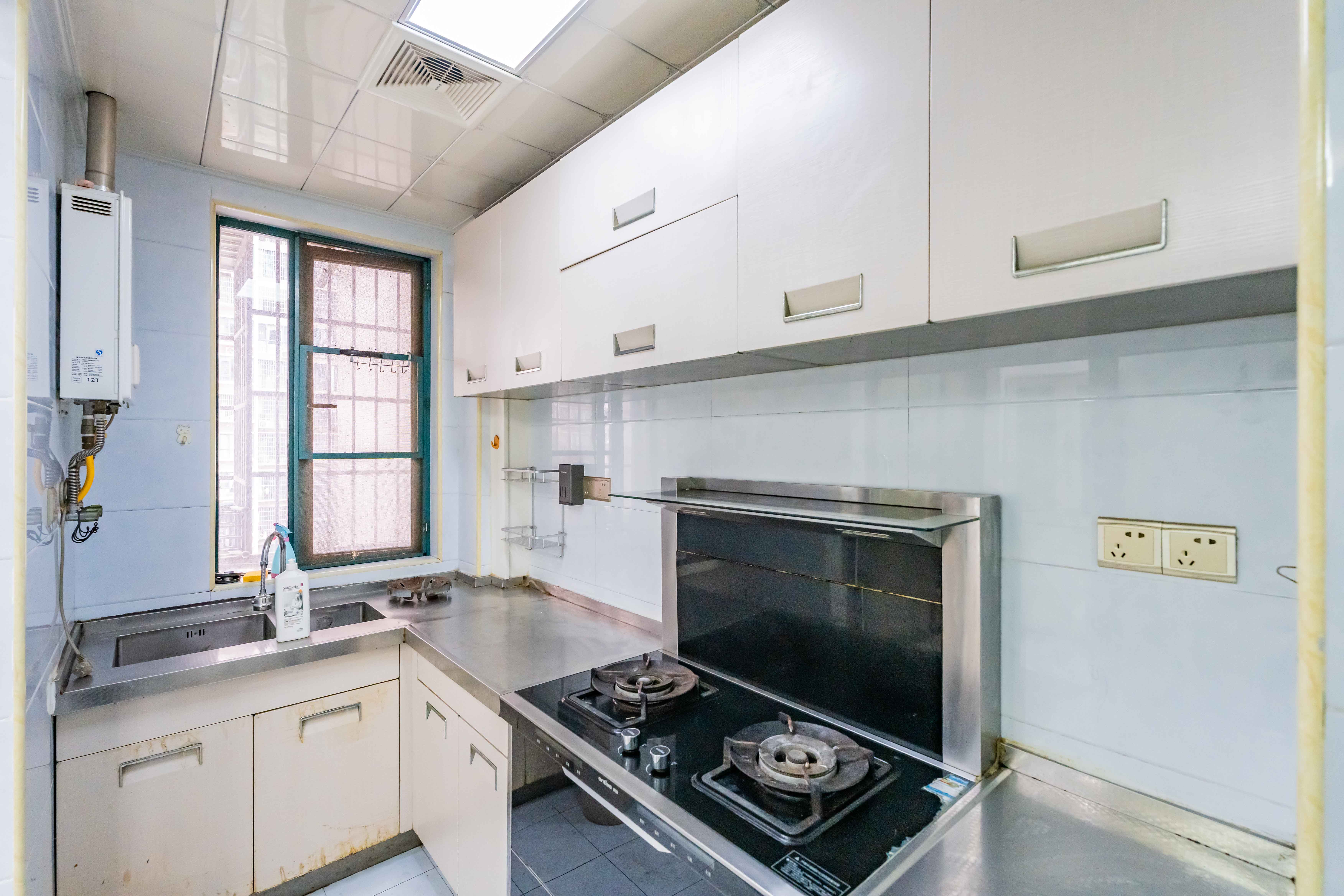 绿洲花园  3室2厅2卫    105.8万厨房