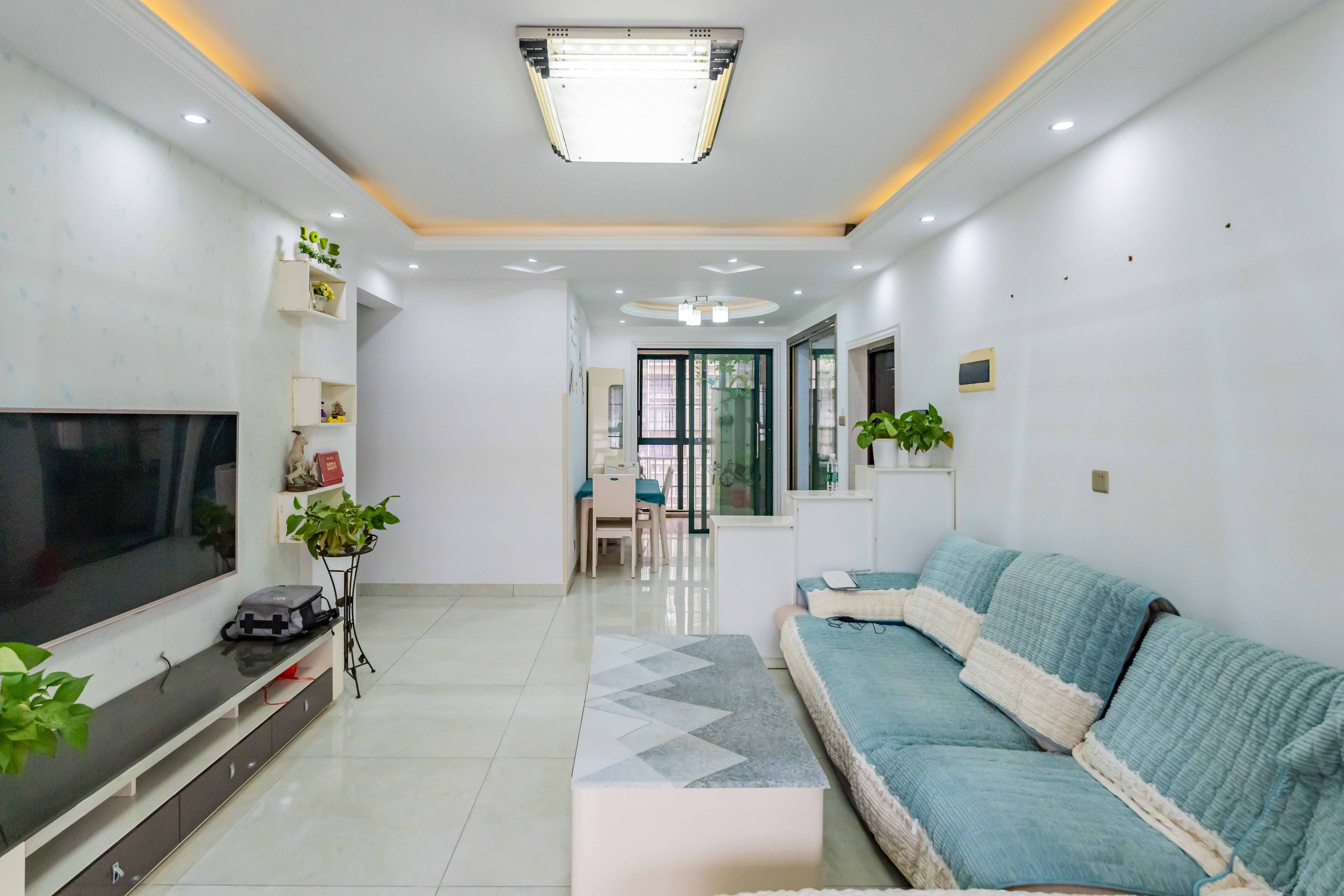 绿洲花园 3室2厅2卫 105.8万 绿洲花园 3室2厅2卫 105.8万客厅