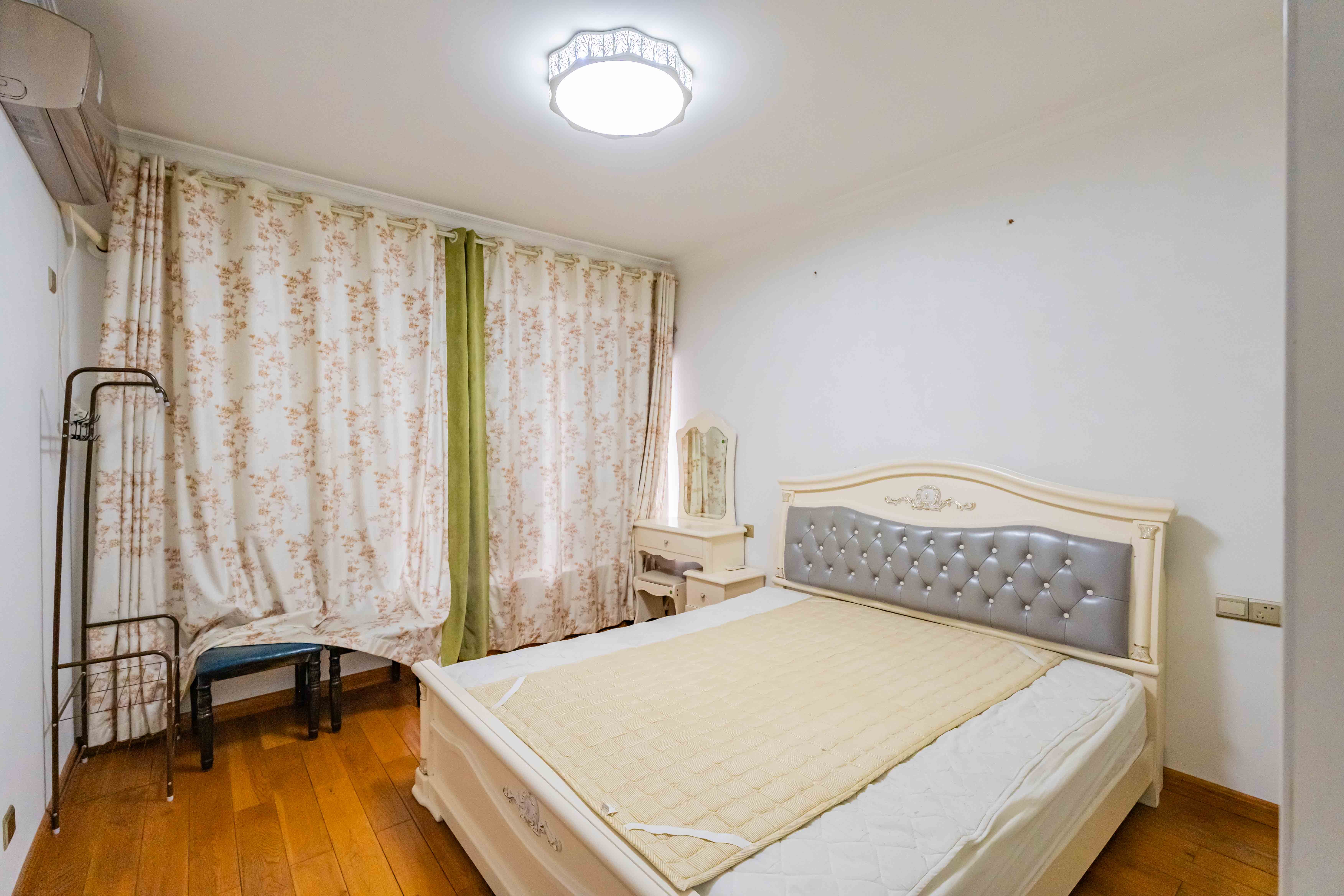 绿洲花园 3室2厅2卫 105.8万 绿洲花园 3室2厅2卫 105.8万卧室